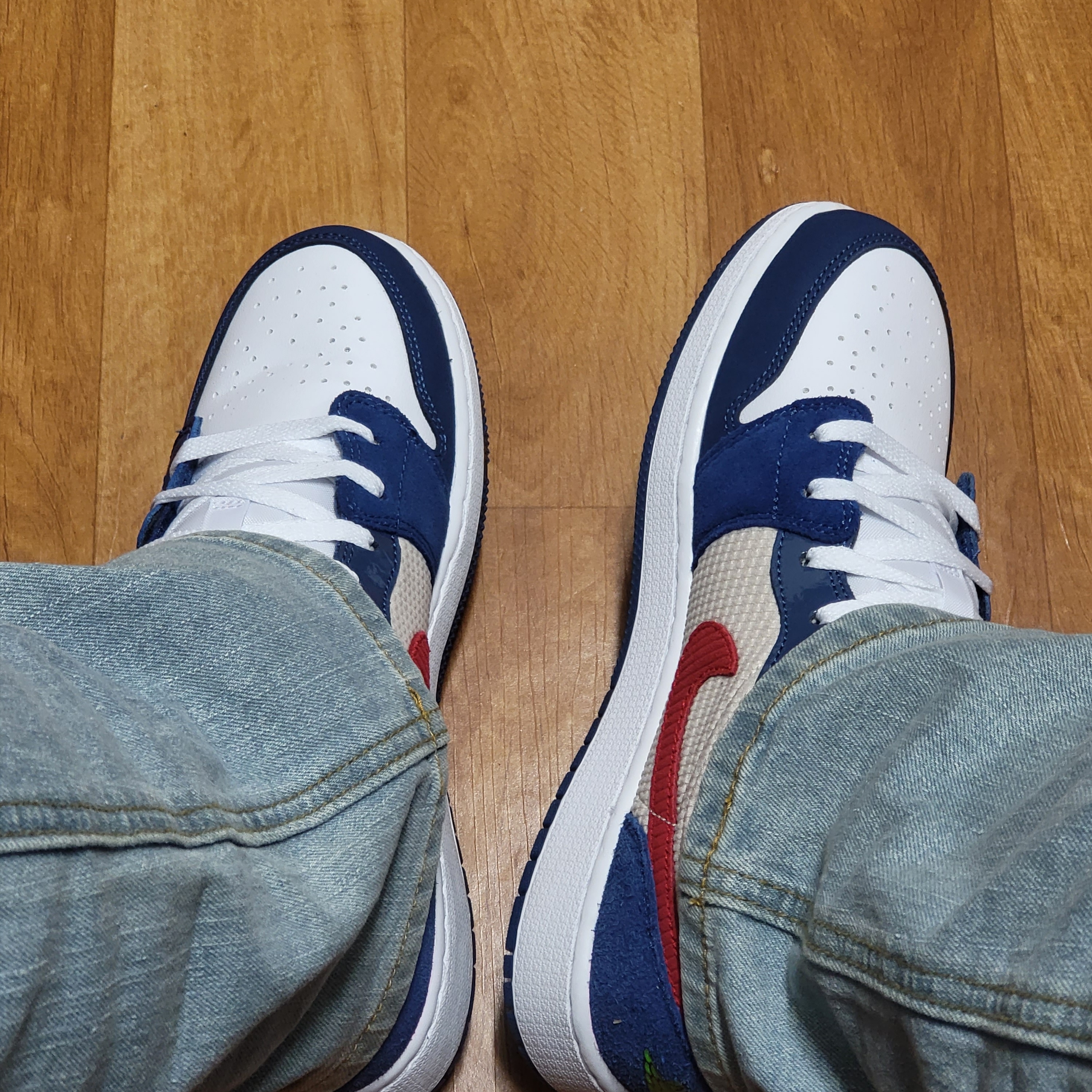 (GS) Jordan 1 Low SE French Blue Chutney White 착용 스타일 - 1