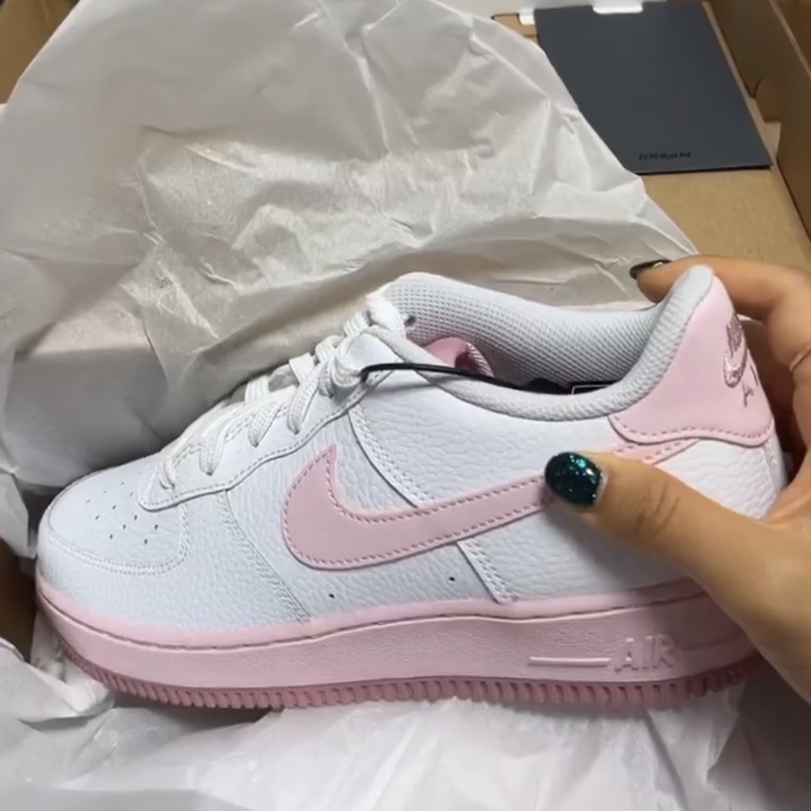 (GS) Nike Air Force 1 White Pink 착용 스타일 - 5