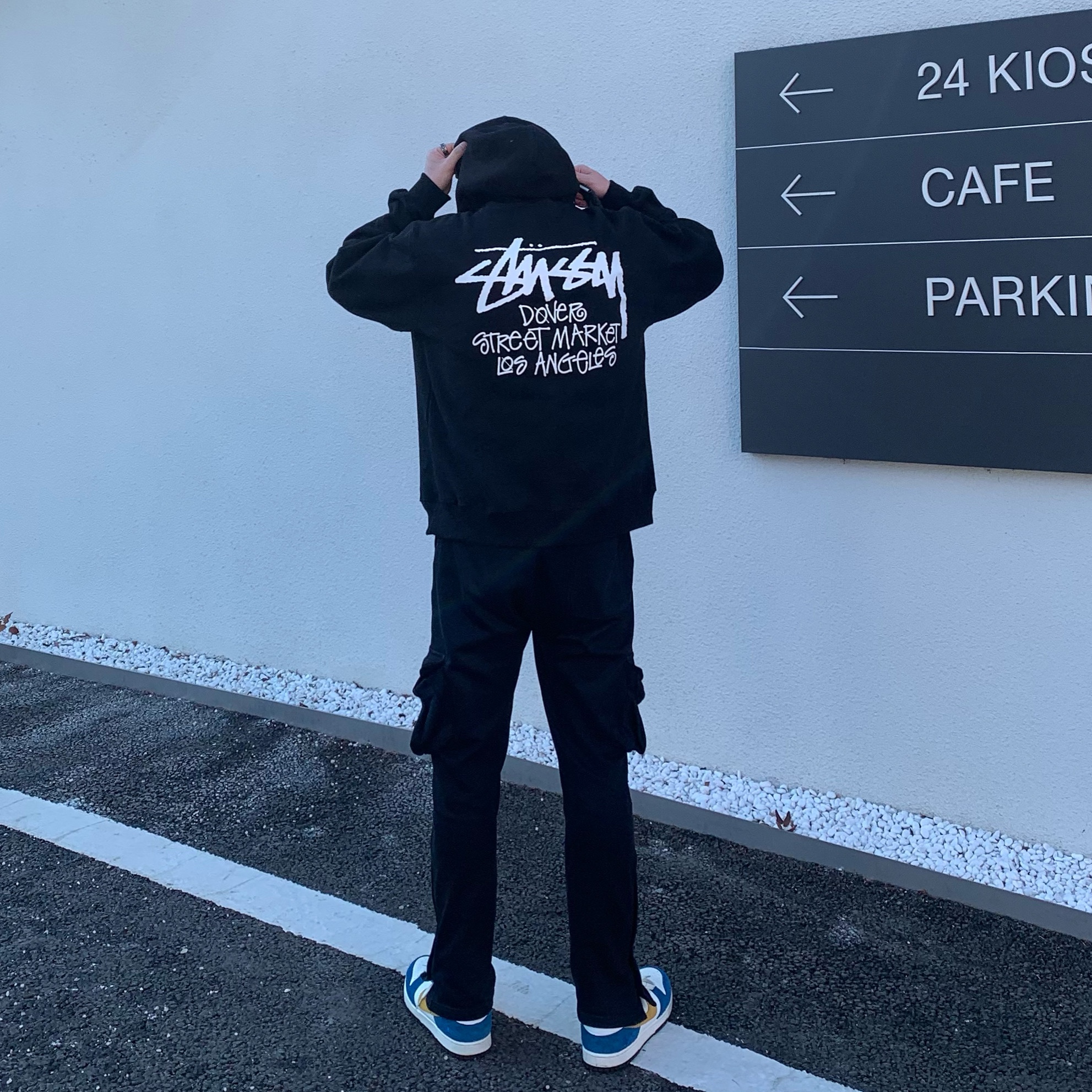 Stussy World Tour Hoodie Black 2021, Nike x Kasina Dunk Low 80's Bus 착용 스타일 - 1
