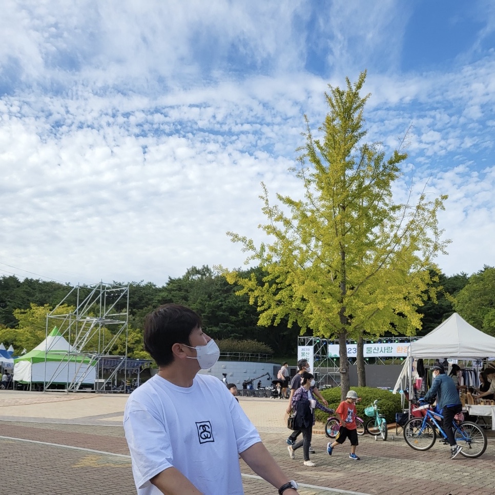 Stussy Squared T-Shirt White 착용 스타일 - 1