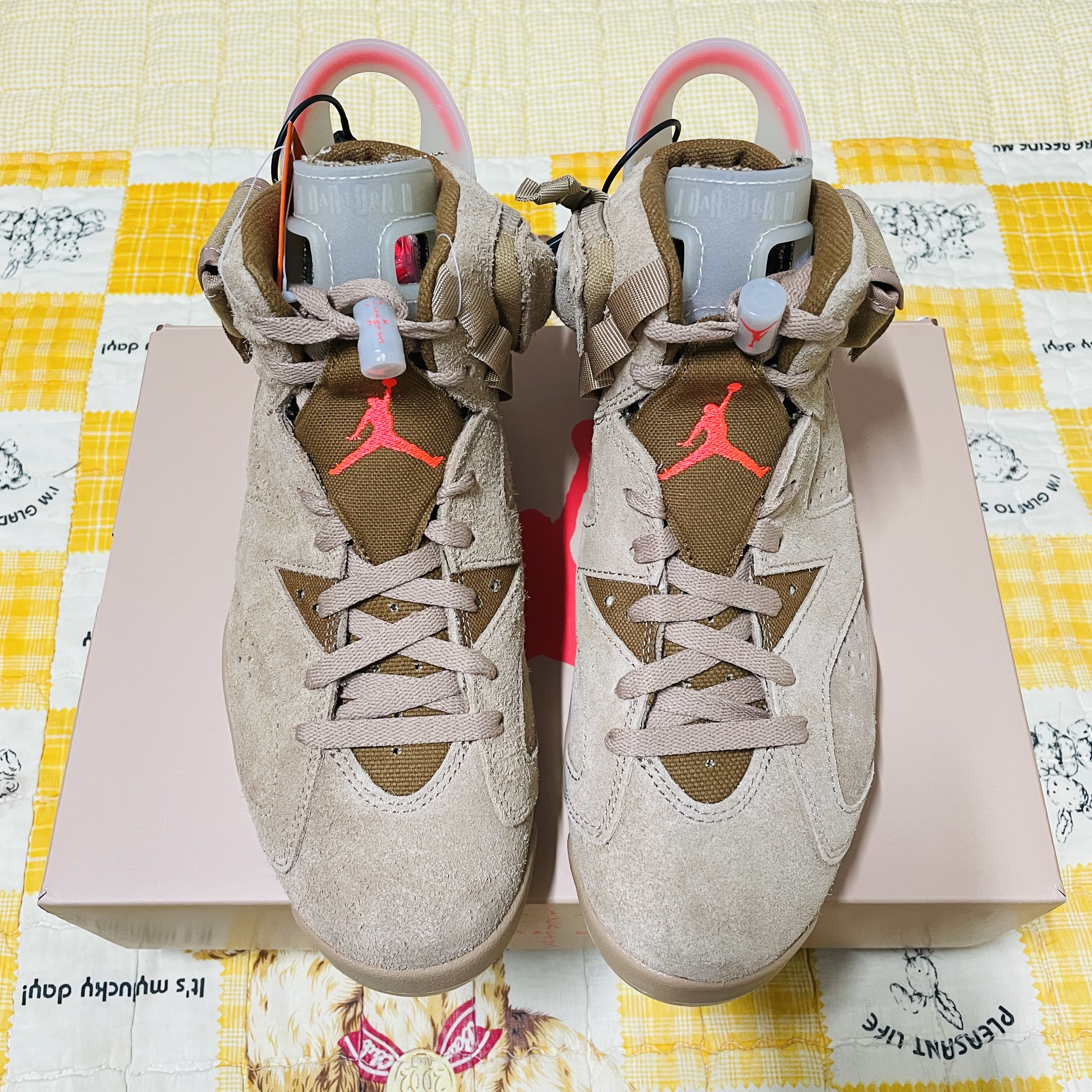 Jordan 6 x Travis Scott Retro SP British Khaki 착용 스타일 - 2