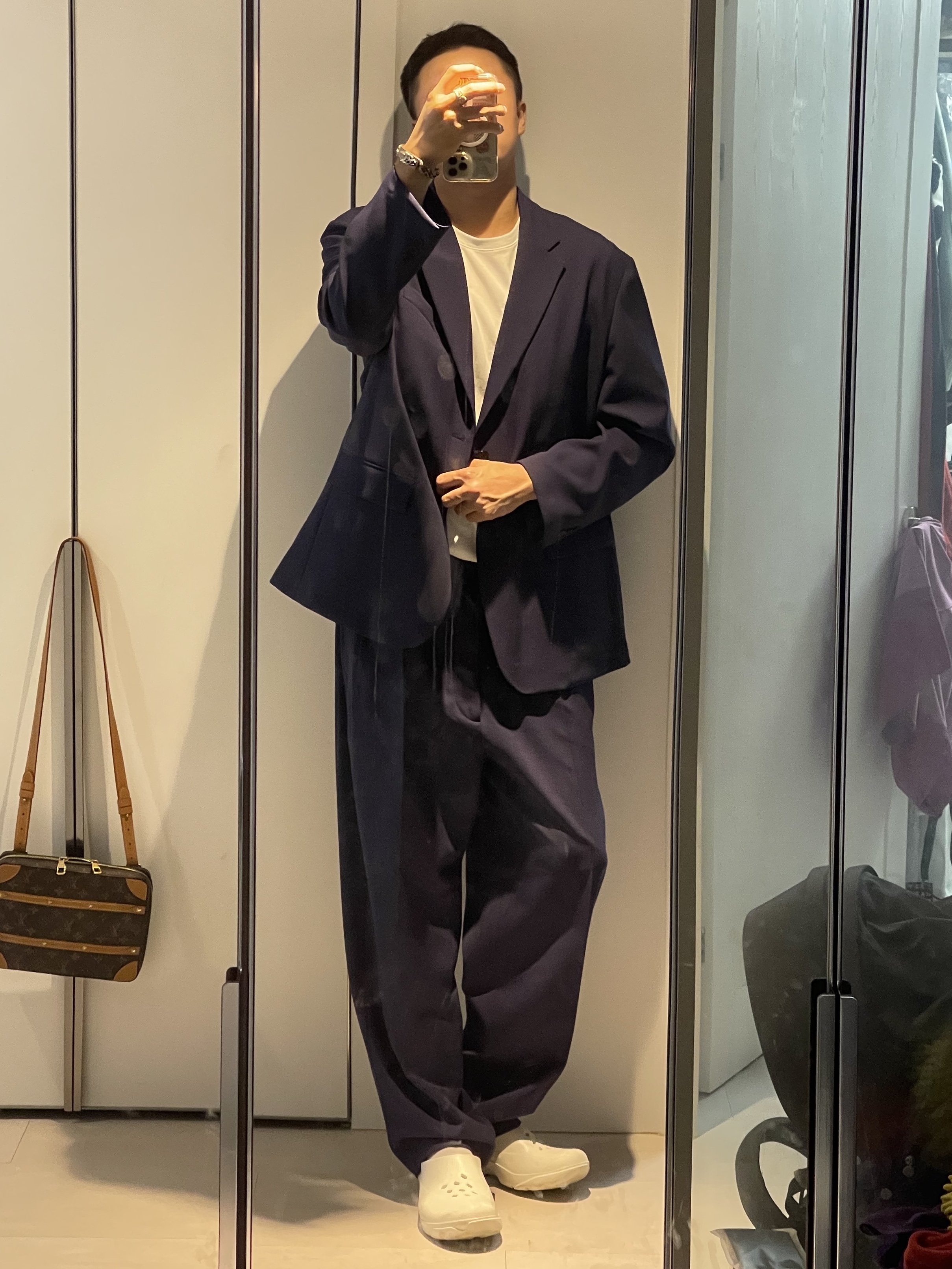 Jordan System .23 Sail and Cement Grey, Uniqlo x Marni Wide Fit Pleated Trousers Blue 착용 스타일