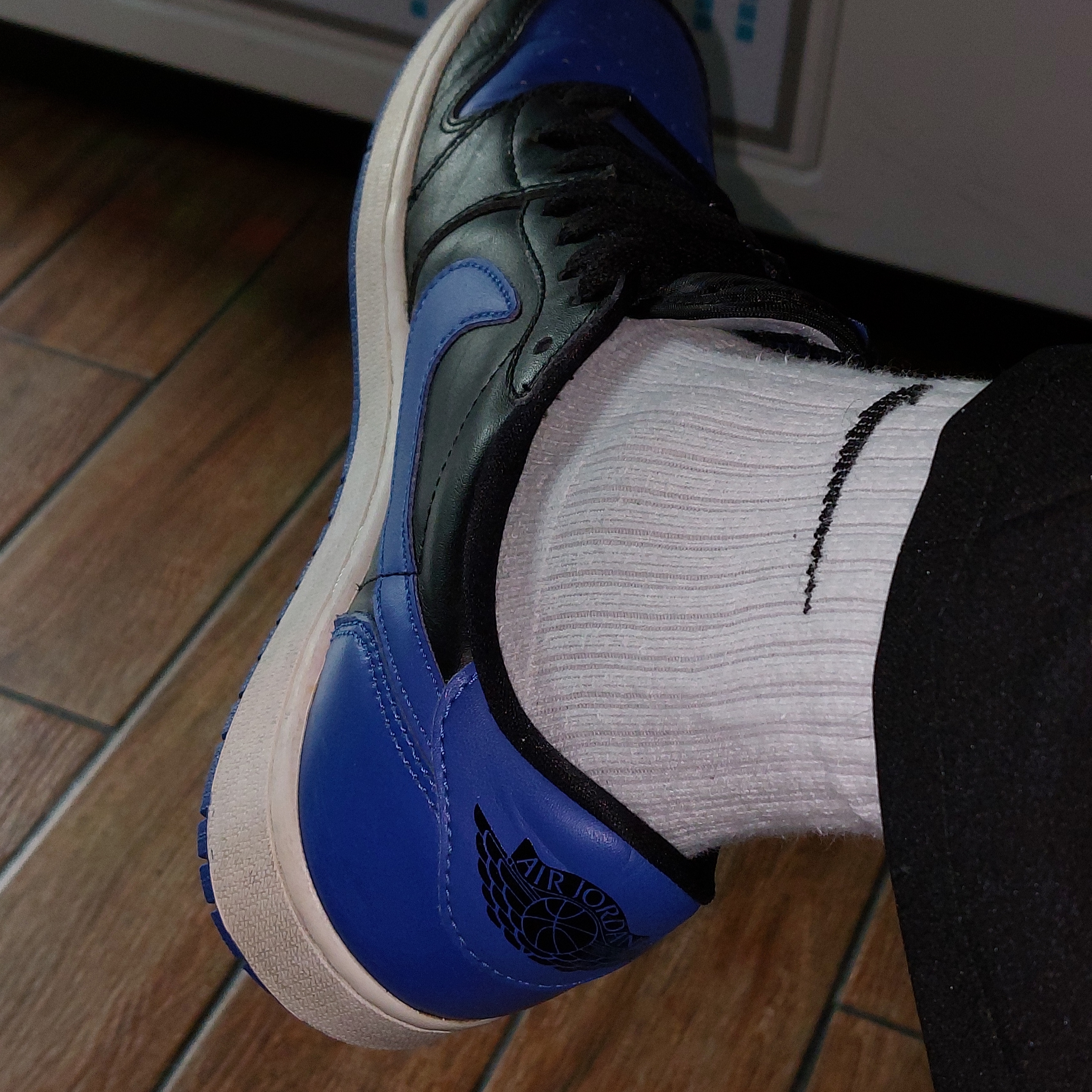 Jordan 1 Retro Low OG Royal 2015 착용 스타일 - 3