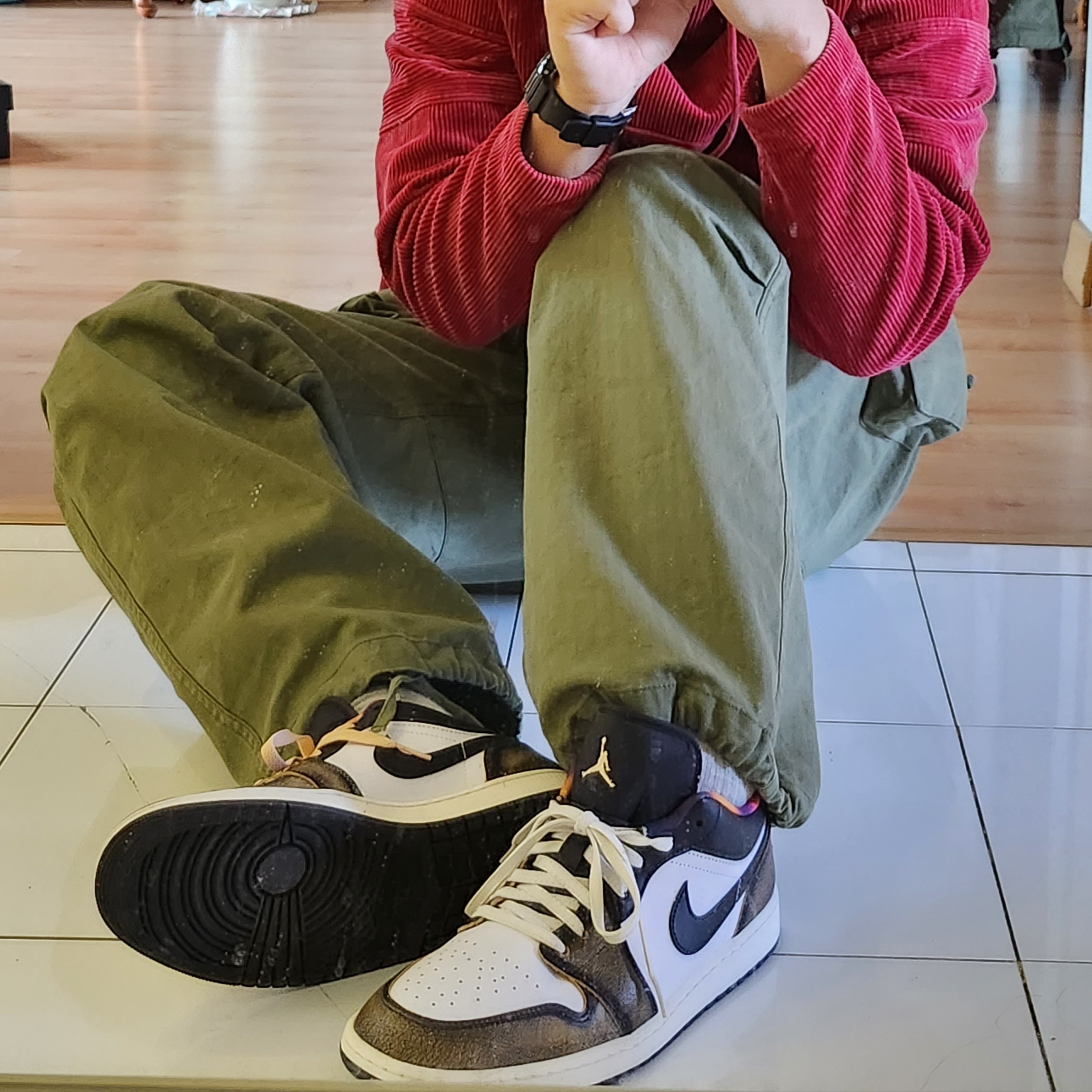 Jordan 1 Low SE Black White Onyx 착용 스타일 - 1