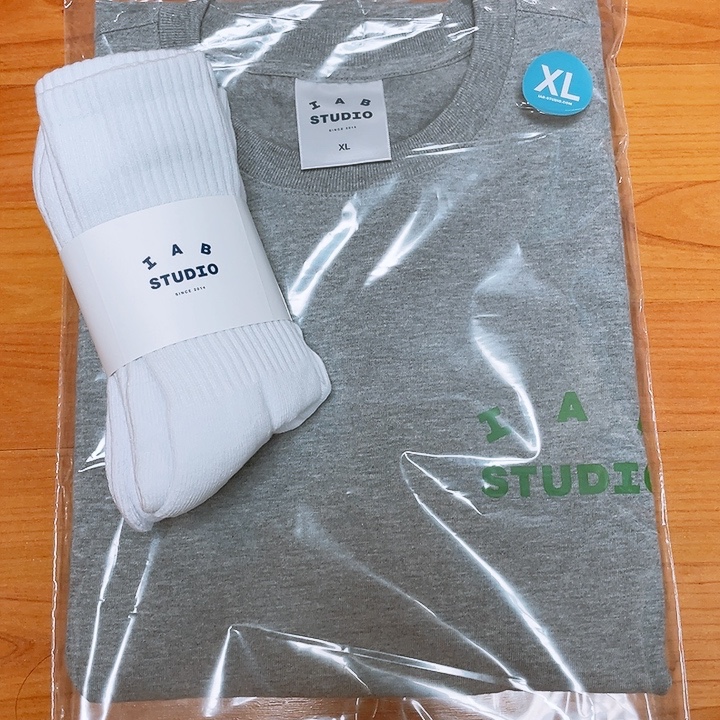 IAB Studio Pigment Hoodie Royal Blue - 22FW, IAB Studio T-Shirt Gray Green - 22FW 착용 스타일 - 2