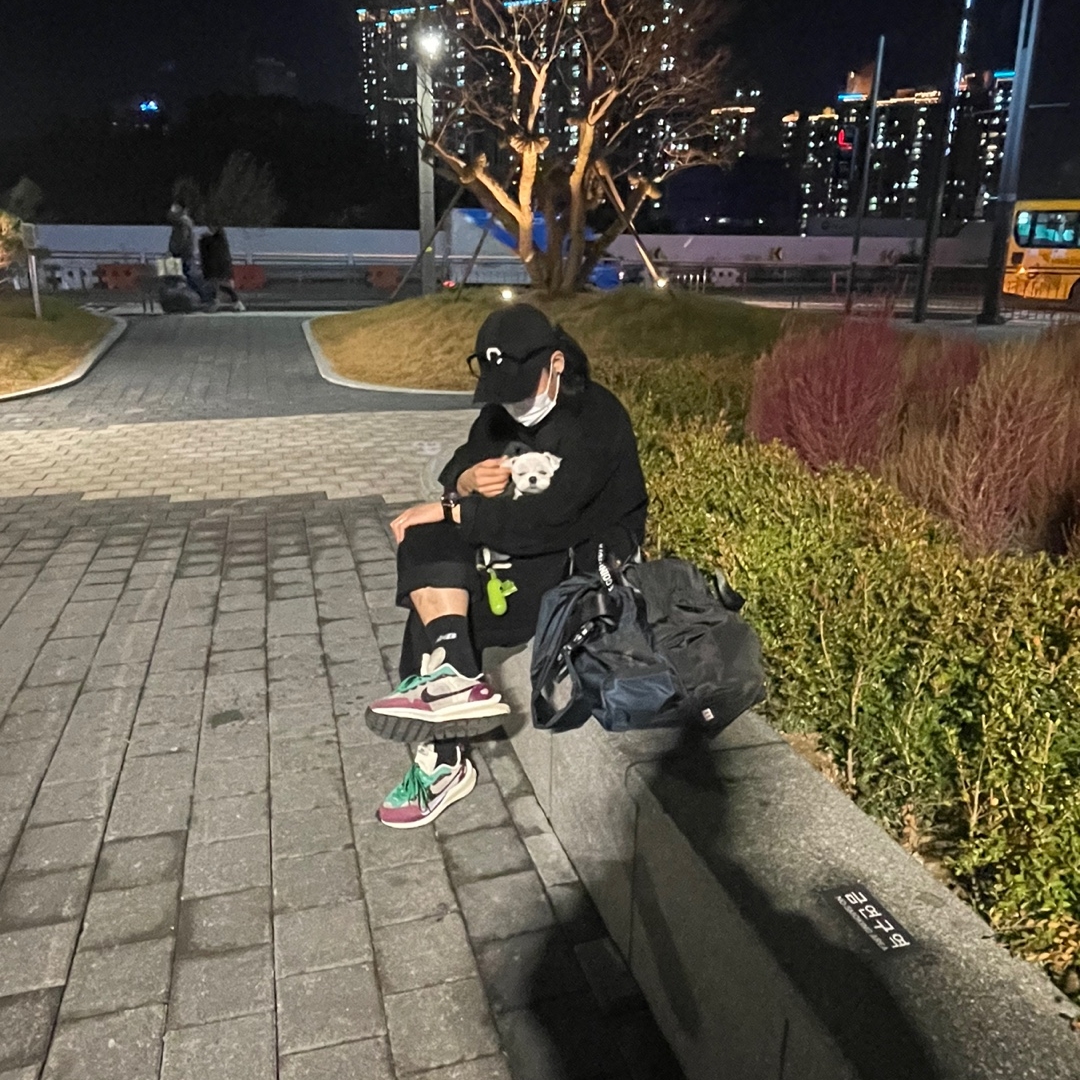 Nike x Sacai VaporWaffle String & Black Villain Red 착용 스타일 - 3