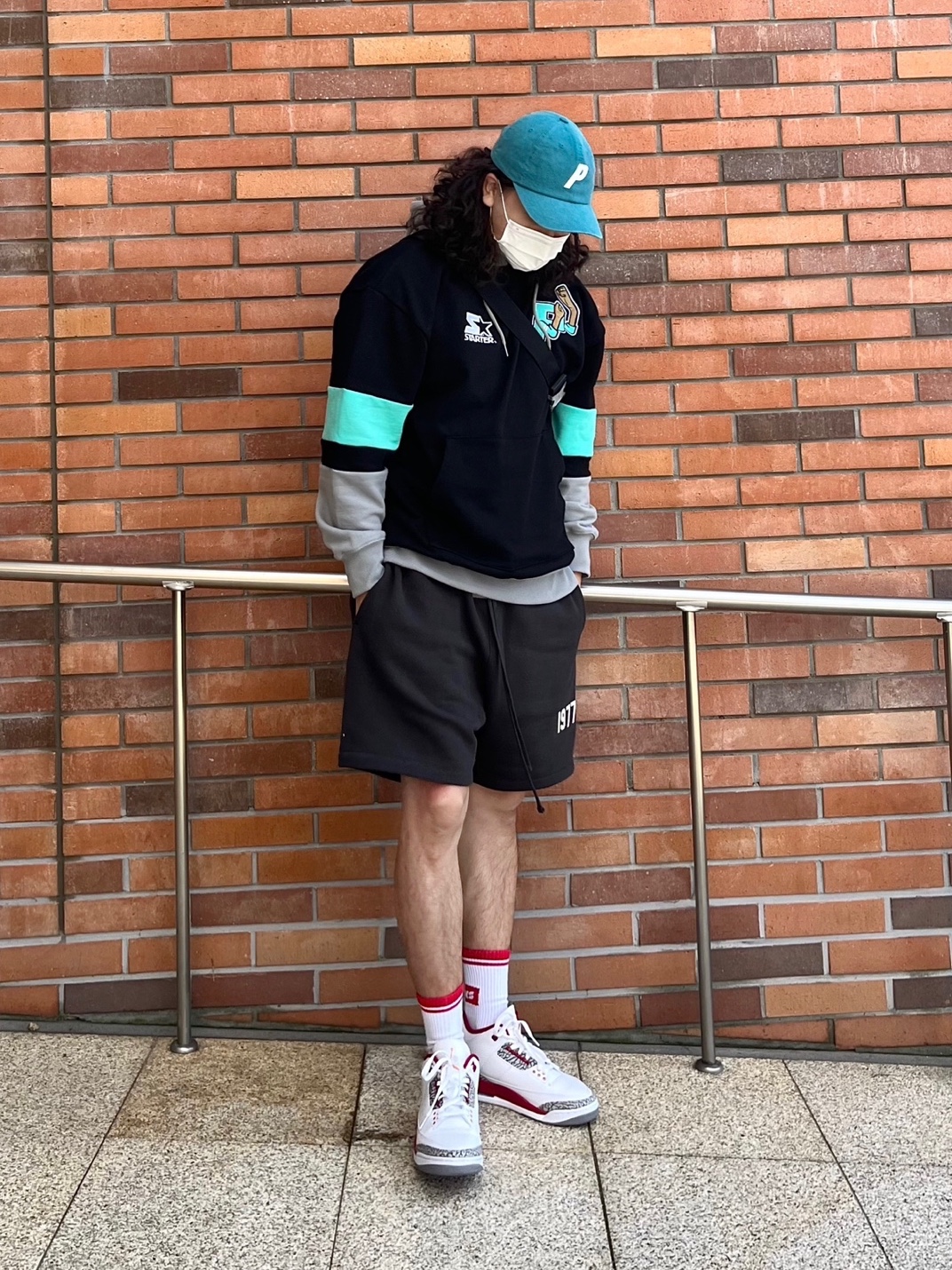 Palace x Starter Hood Black - 22FW, Jordan 3 Retro Cardinal Red 착용 스타일 - 3