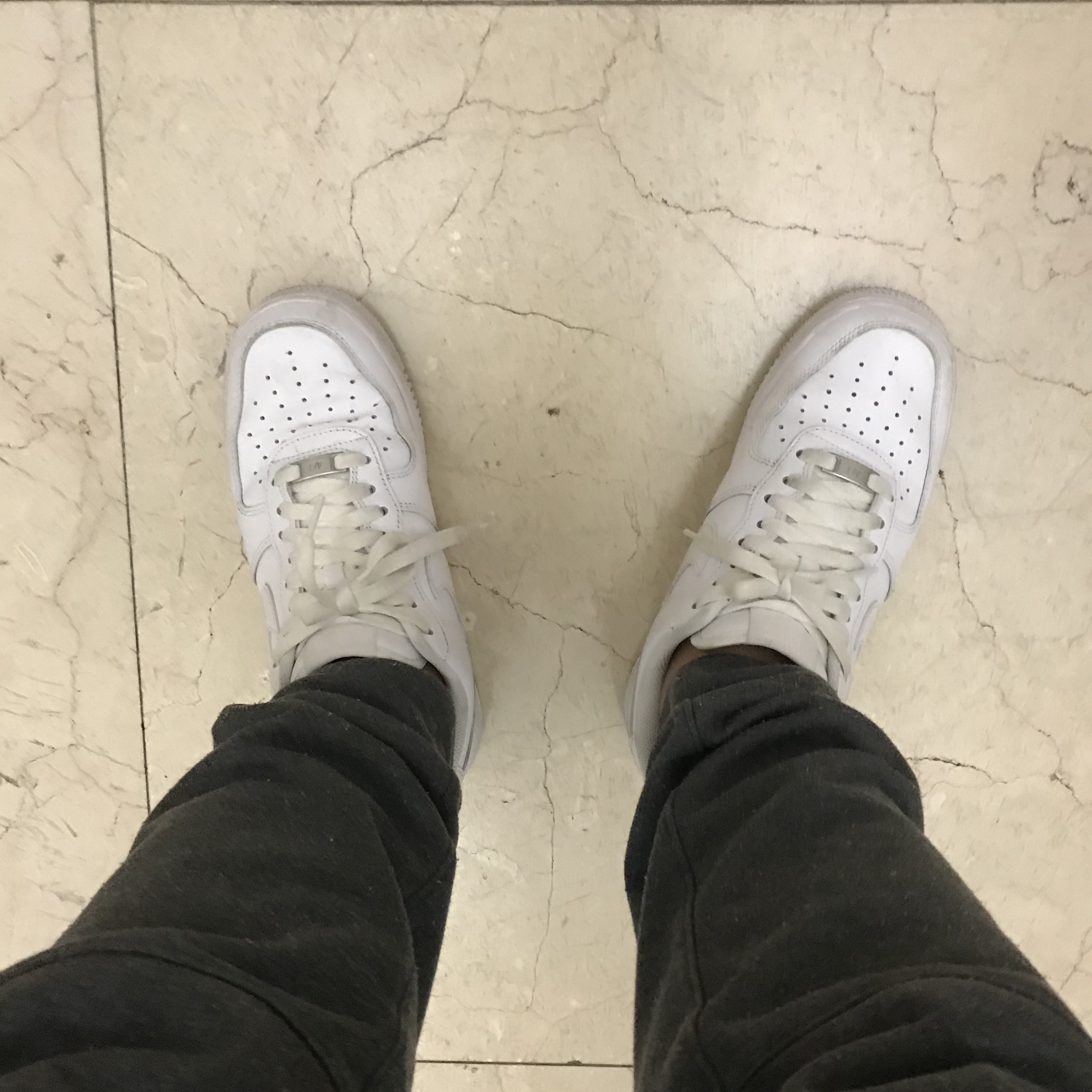Nike Air Force 1 '07 Low White 착용 스타일 - 1