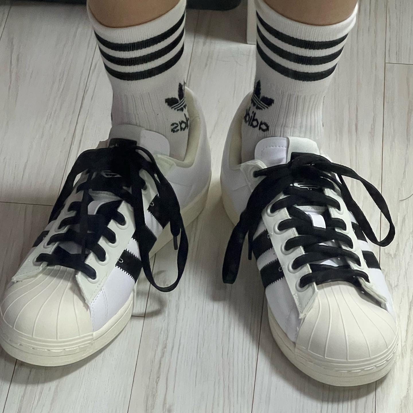 Adidas x Parley Superstar White 착용 스타일 - 2