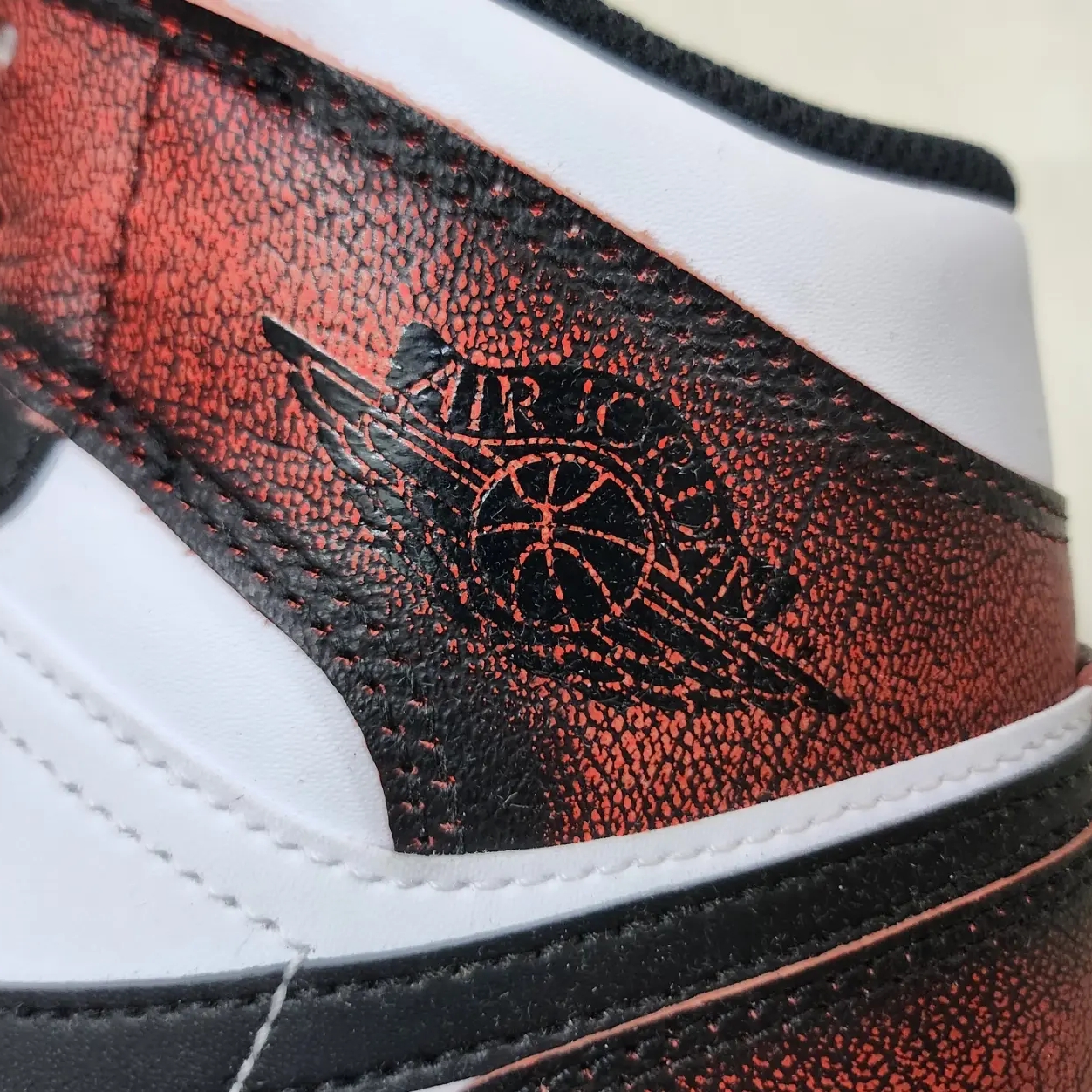 Jordan 1 Mid SE Infrared 23 착용 스타일 - 3