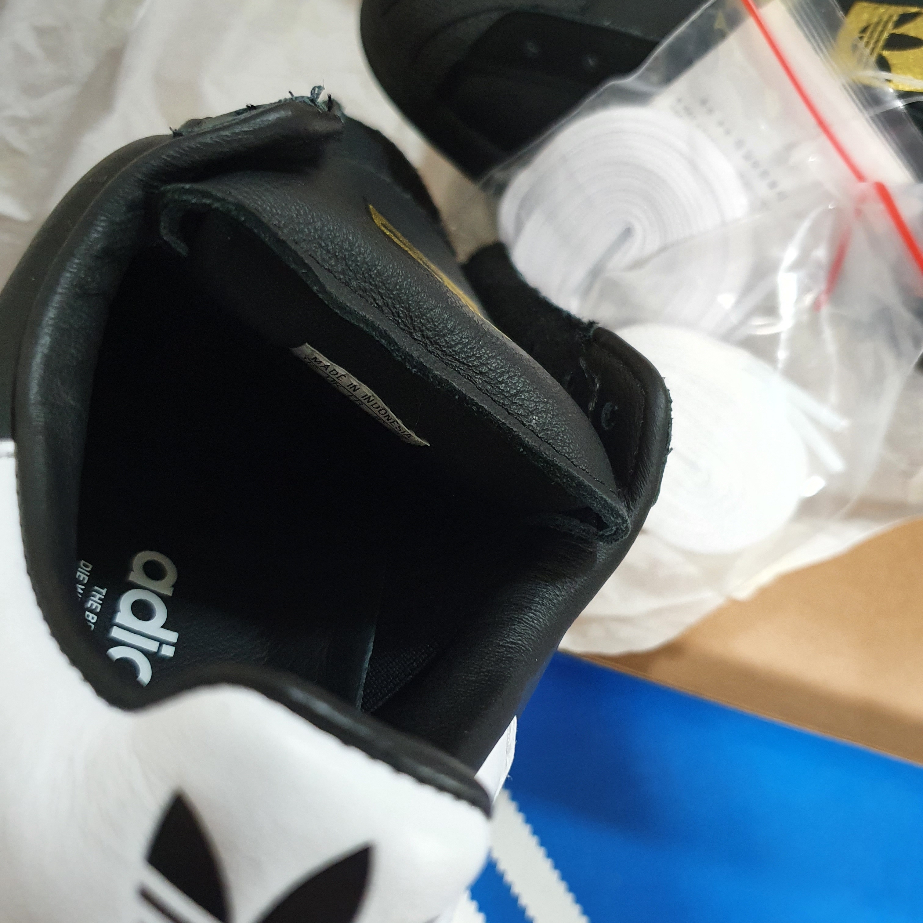 Adidas Superstar Laceless Black 착용 스타일 - 2