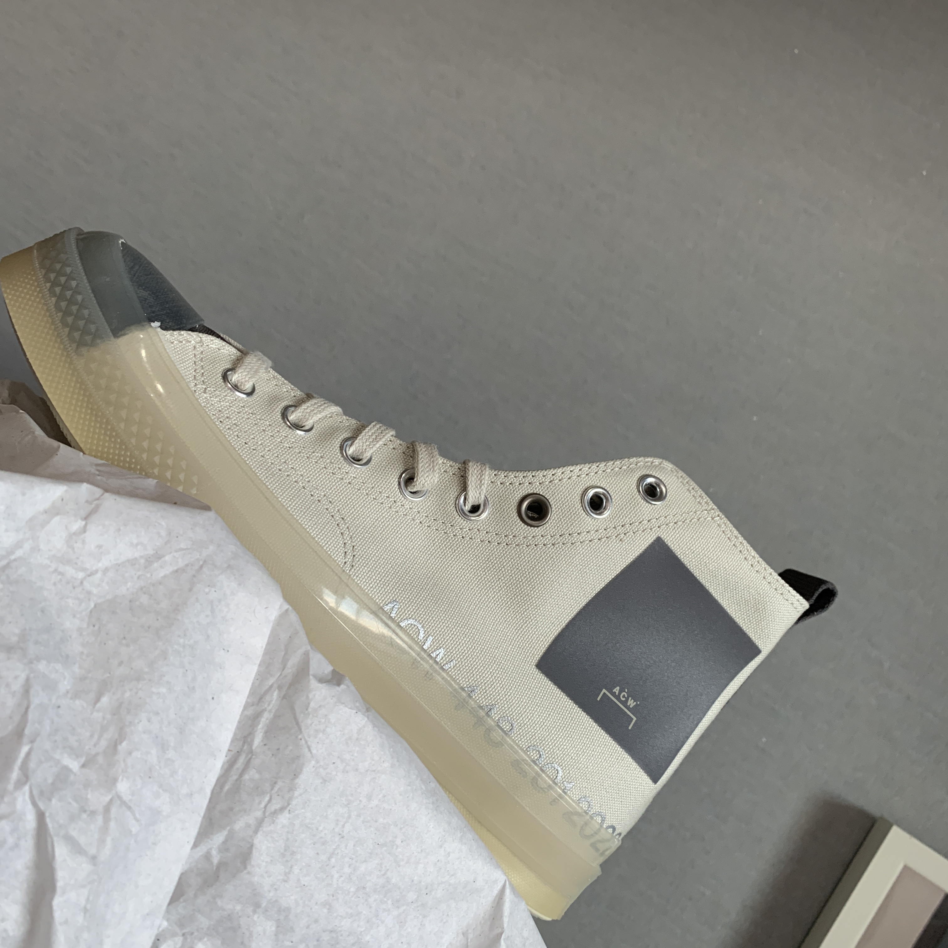 Converse x A-Cold-Wall Chuck 70 Hi Silver Birch 착용 스타일 - 2
