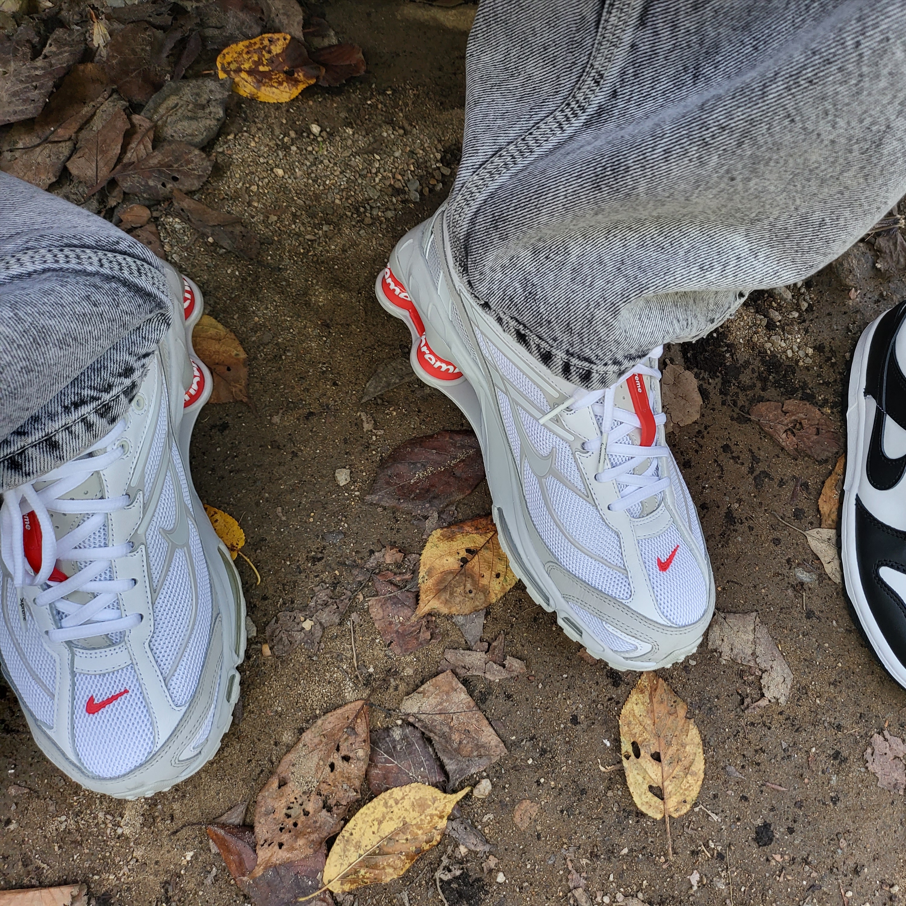 Nike x Supreme Shox Ride 2 SP White 착용 스타일 - 3