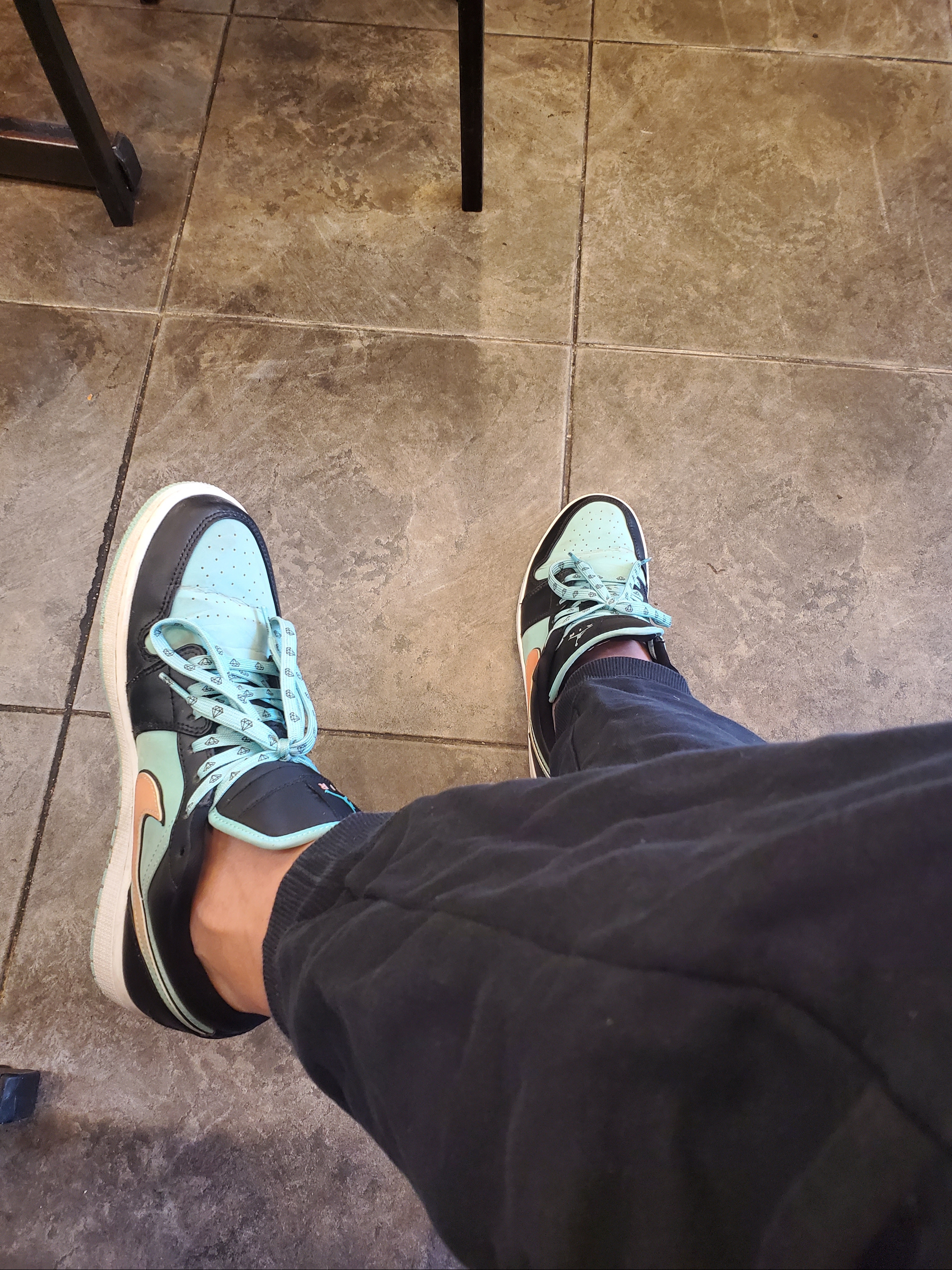 Jordan 1 Low SE Tropical Twist 착용 스타일 - 1