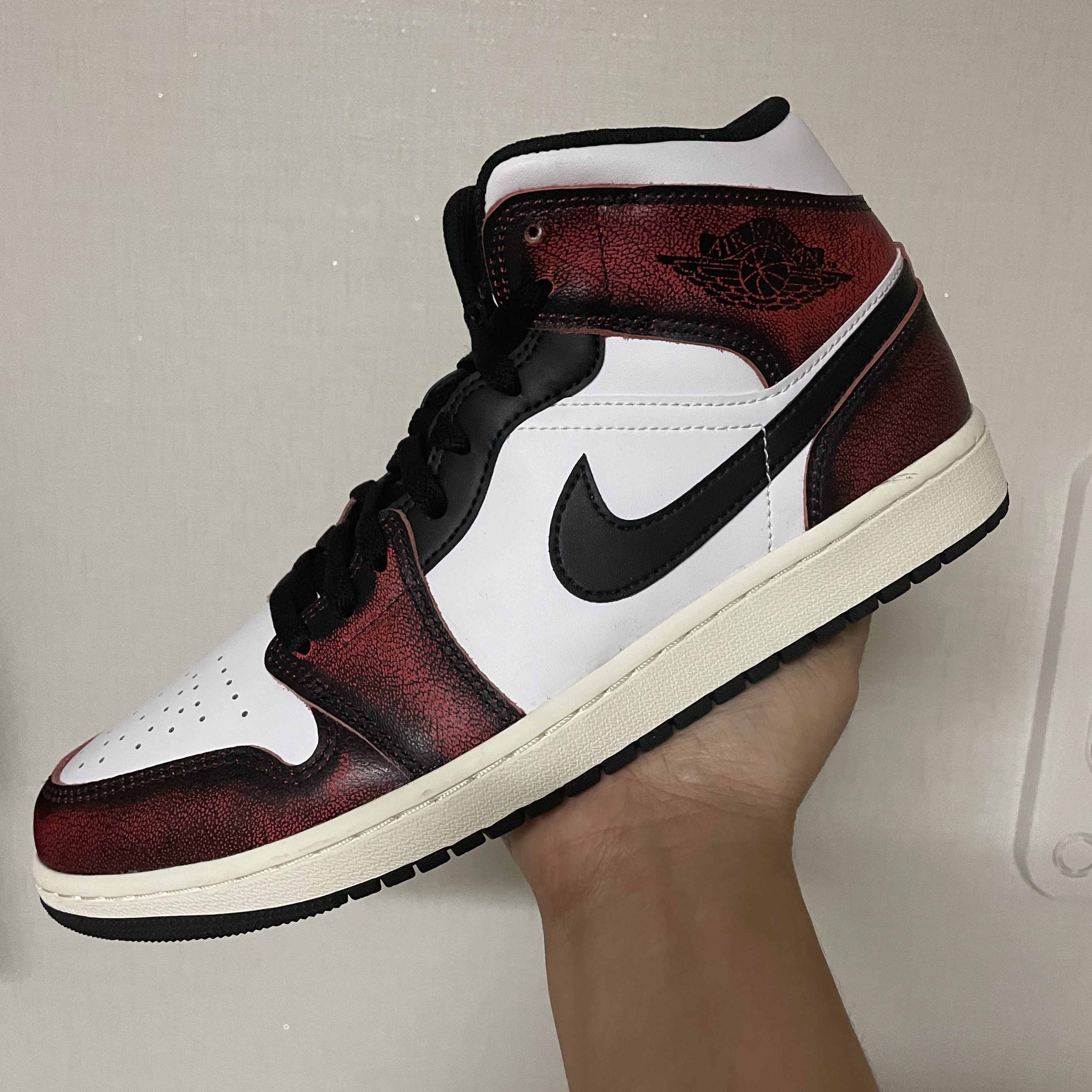 Jordan 1 Mid SE Infrared 23 착용 스타일 - 1