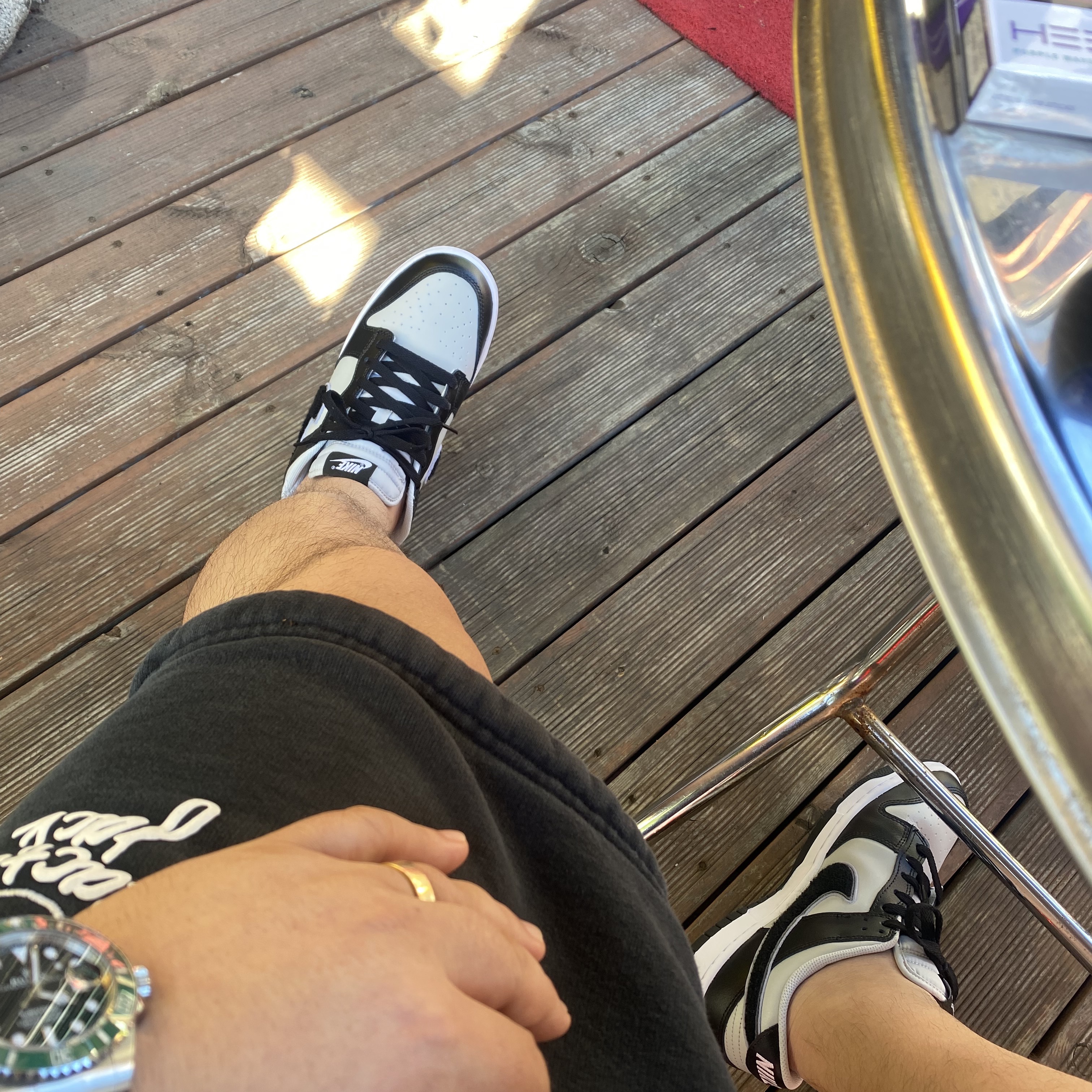 Nike Dunk Low Retro Grey Fog Black, Rolex Submariner Date 41mm 126610LV Black Oyster 착용 스타일