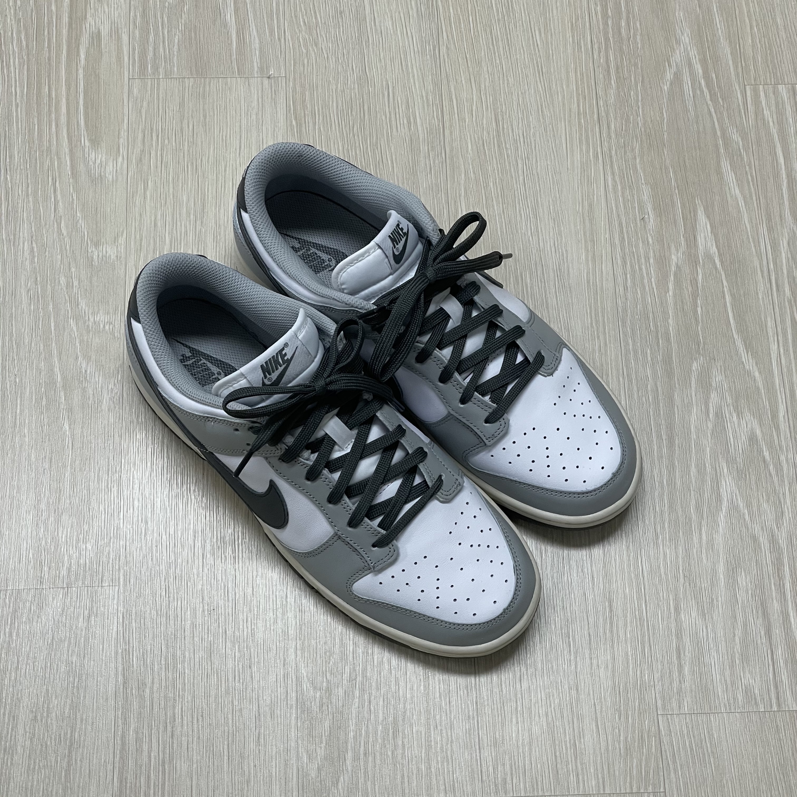 (W) Nike Dunk Low Light Smoke Grey 착용 스타일 - 4