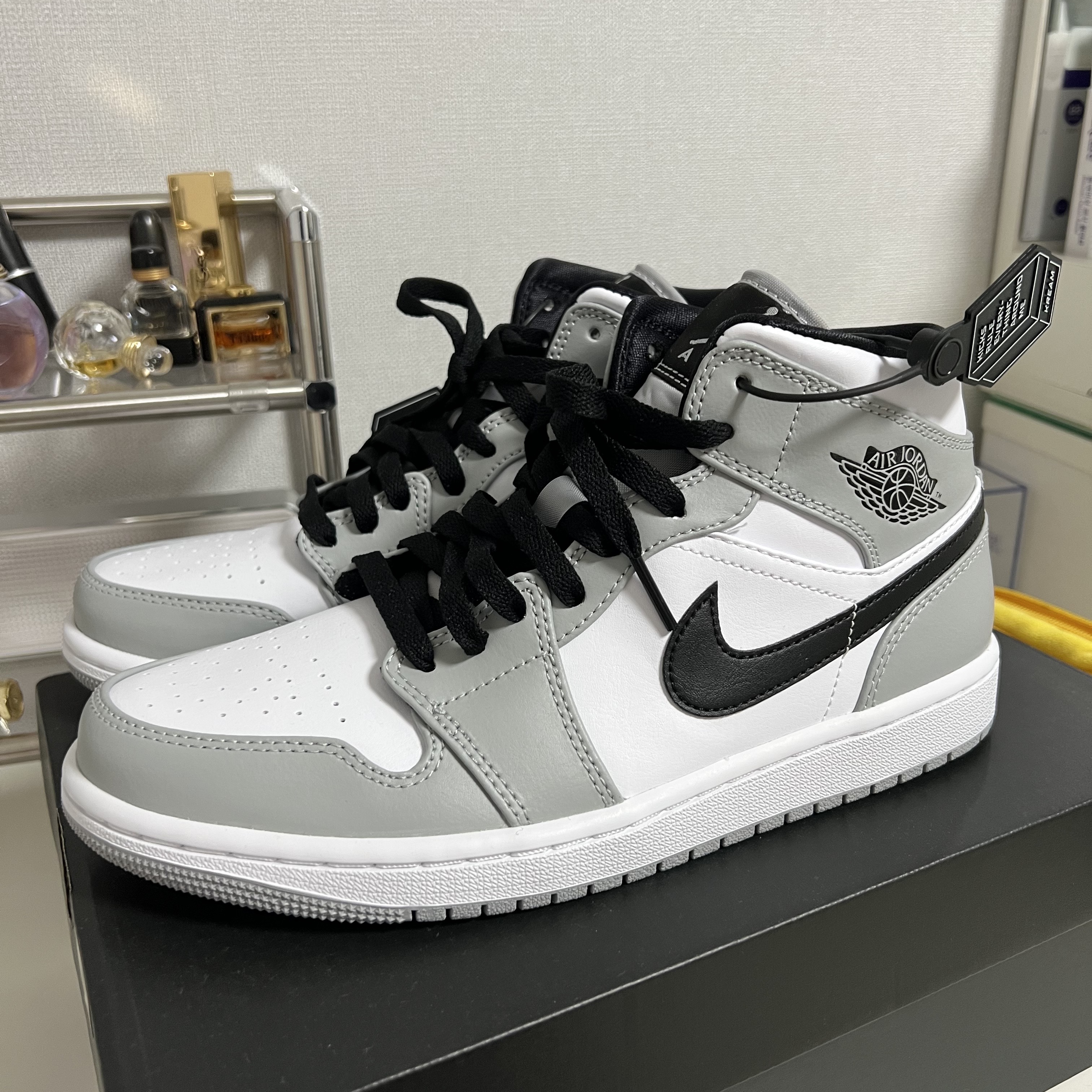 Jordan 1 Mid Light Smoke Grey 착용 스타일 - 1