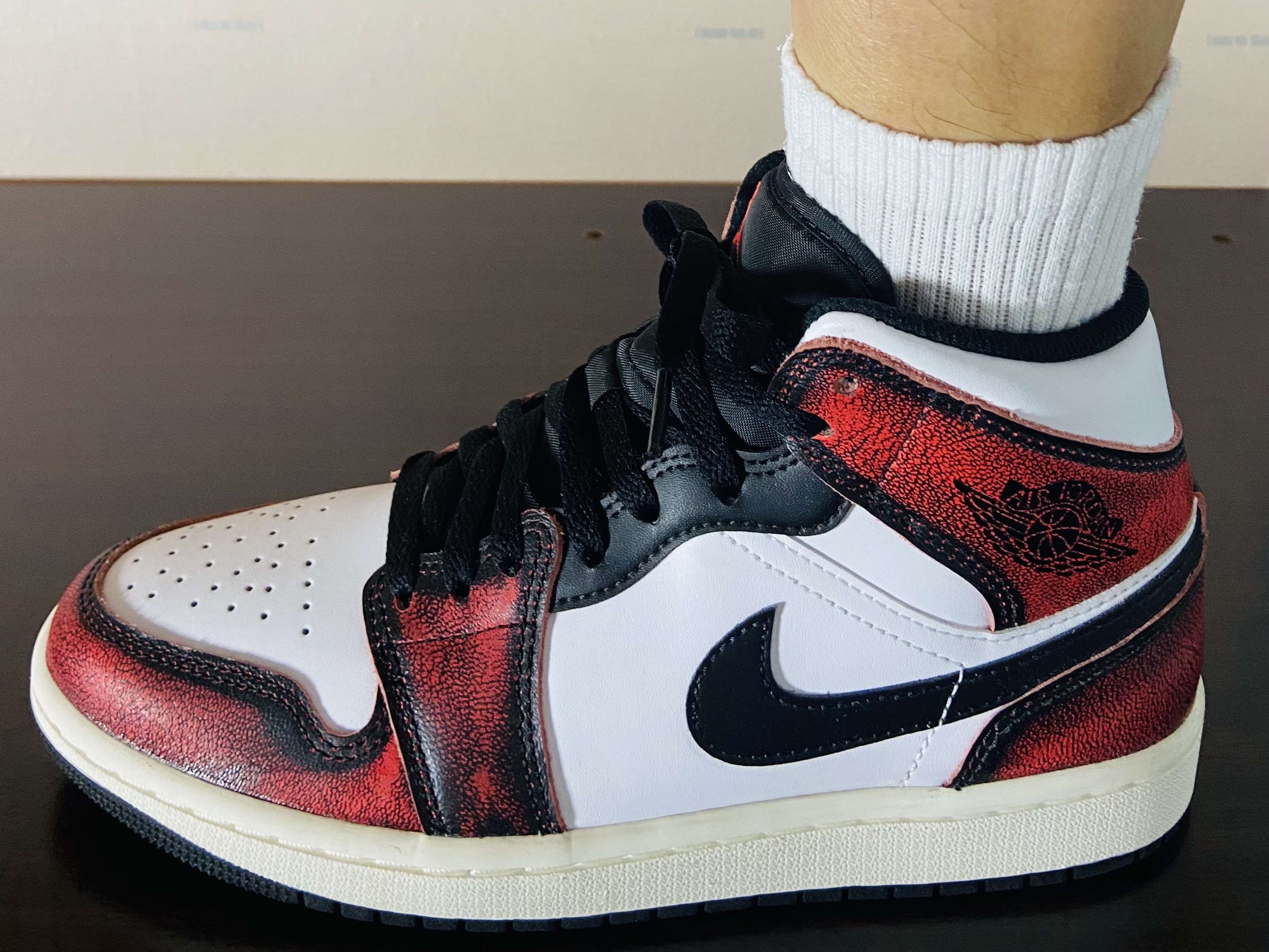 Jordan 1 Mid SE Infrared 23 착용 스타일