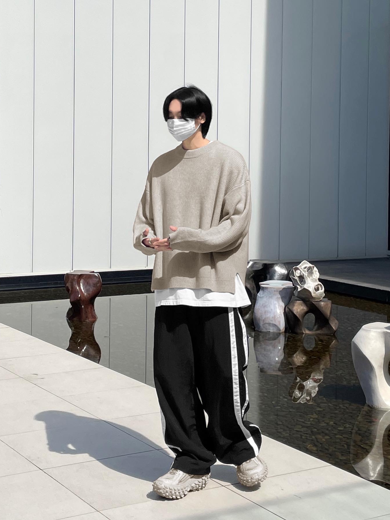 Balenciaga Defender Sneakers Beige 착용 스타일 - 2
