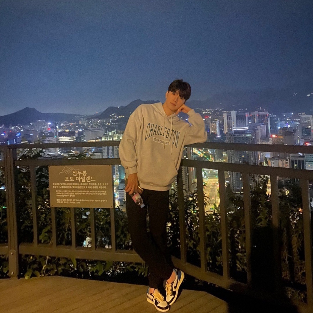 Jordan 1 x Travis Scott x Fragment Retro Low OG SP Military Blue 착용 스타일
