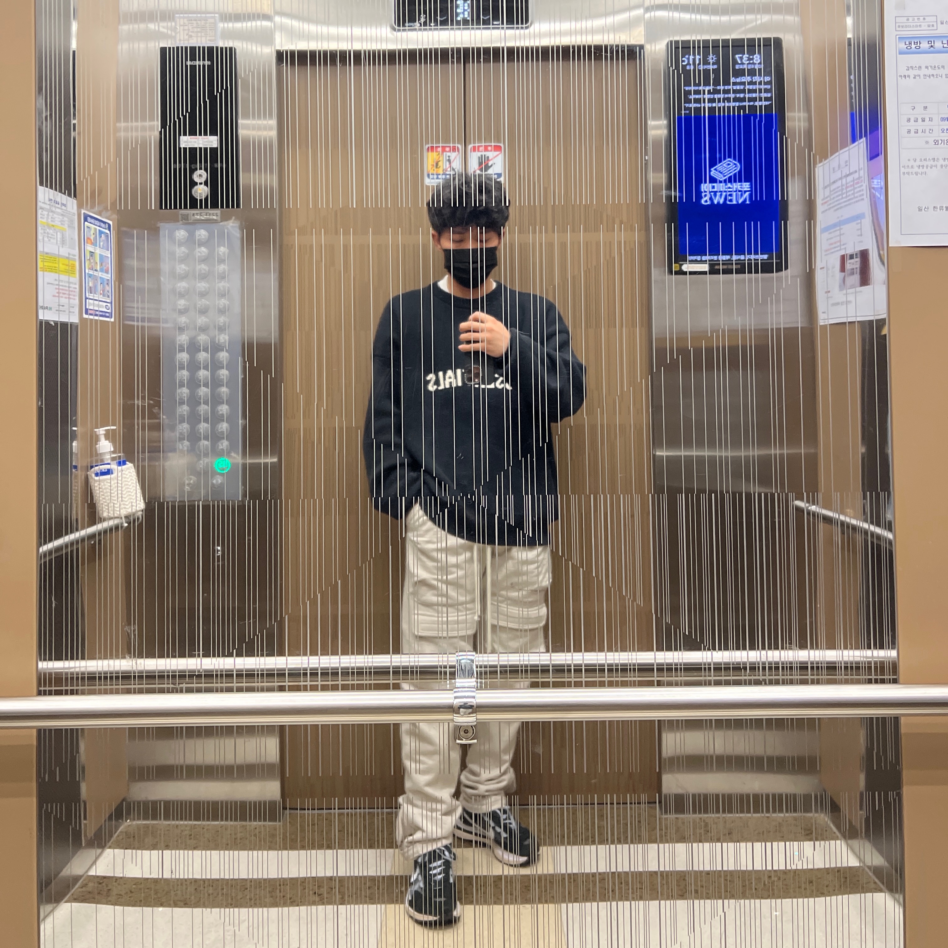 Essentials Knit Sweater Black 2020, Nike x Sacai VaporWaffle Black White 착용 스타일 - 1