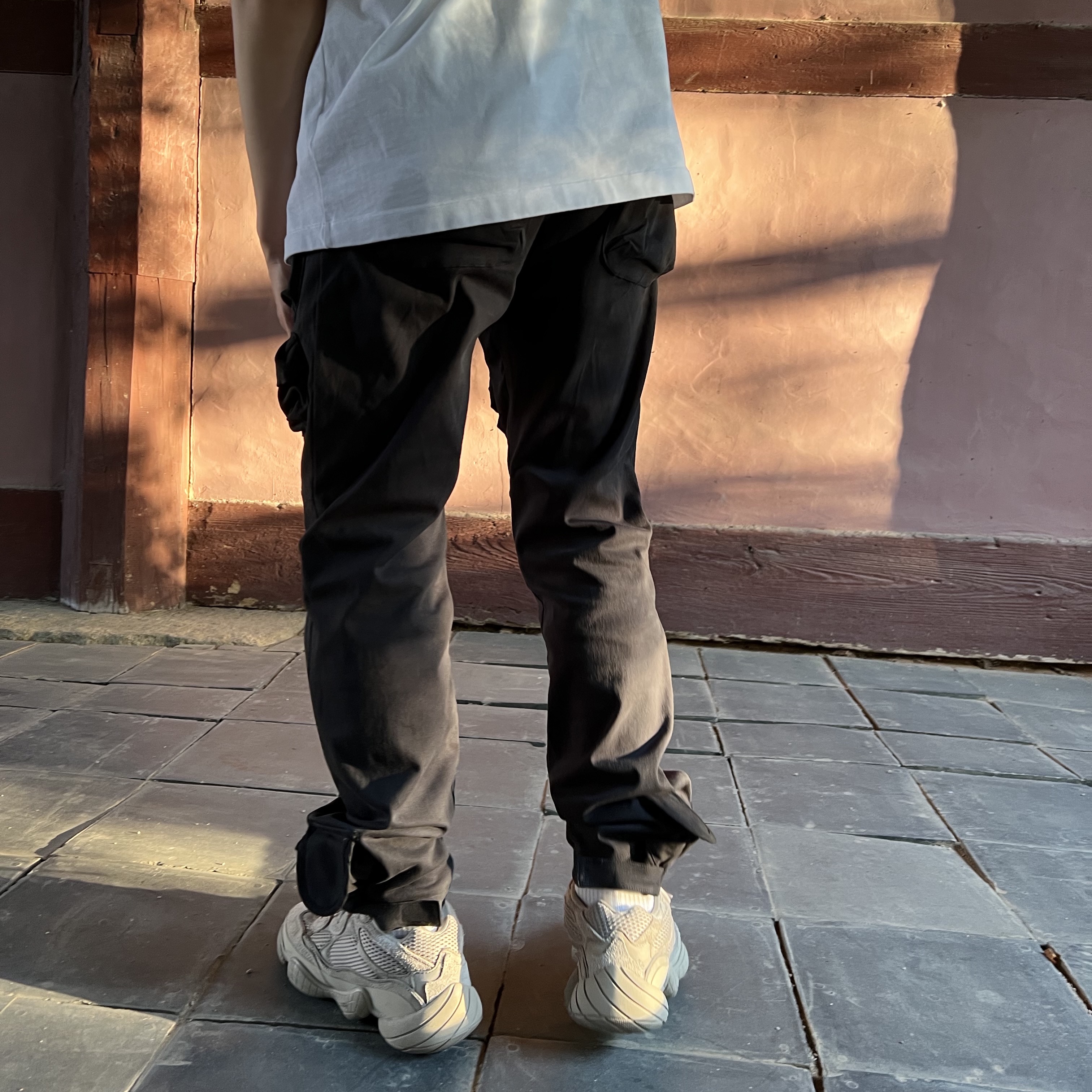 Adidas Yeezy 500 Taupe Light, Zara x Ader Error Graphic T-Shirt White 착용 스타일 - 1