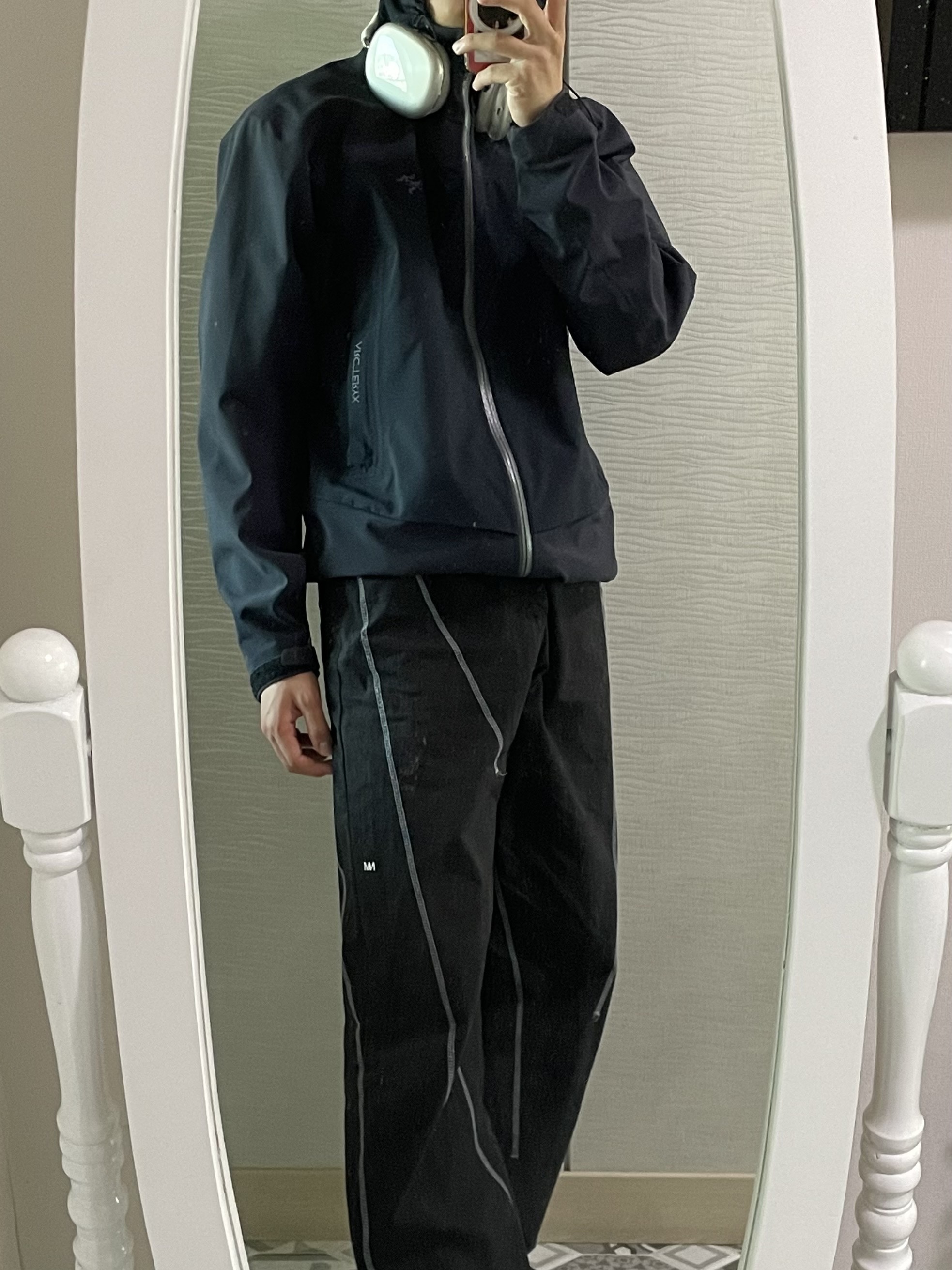Nike Air Force 1 '07 Low Triple Black, Apple AirPods Max Lightning Silver (Korean Ver.) 착용 스타일 - 2