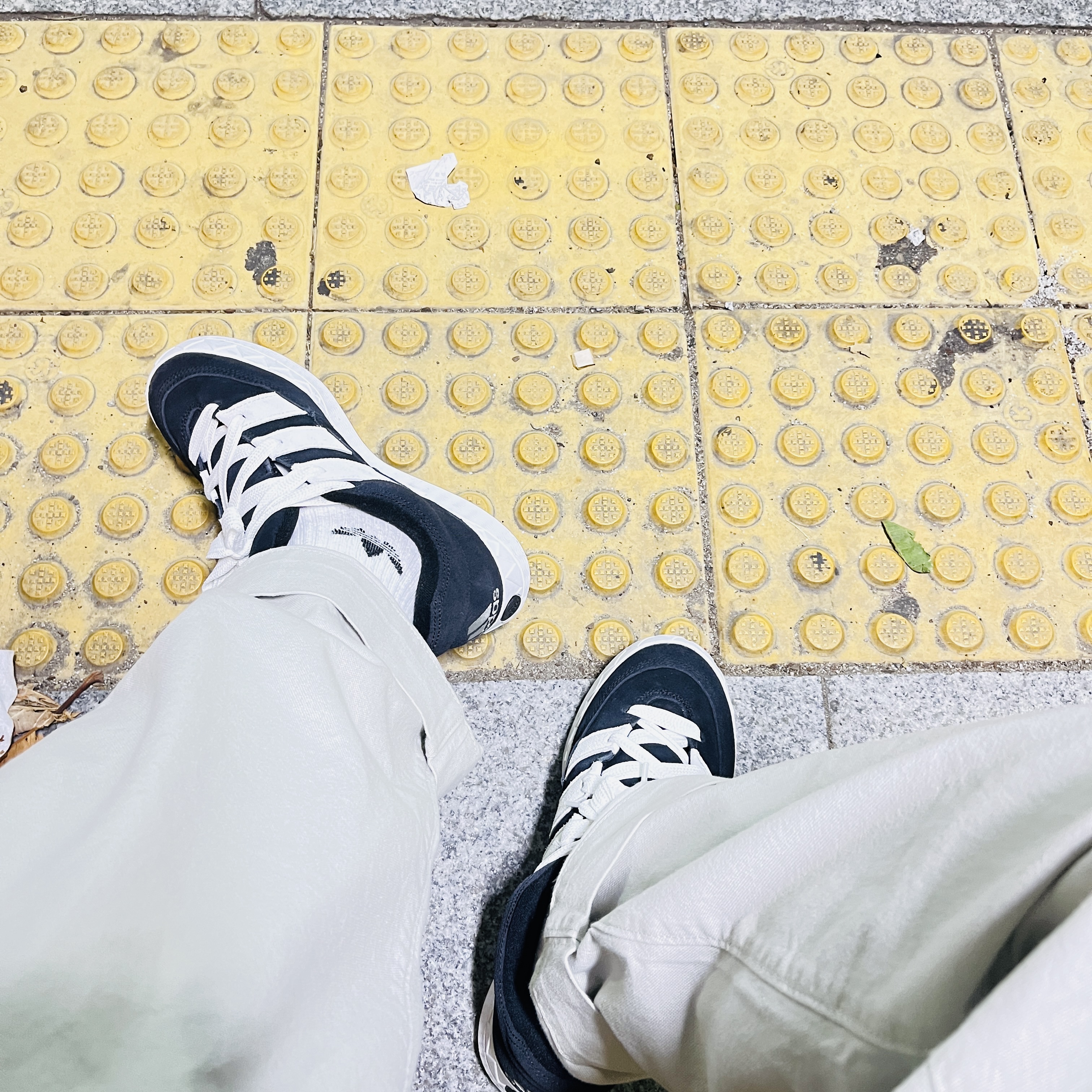 Adidas Adimatic Core Black 착용 스타일 - 1