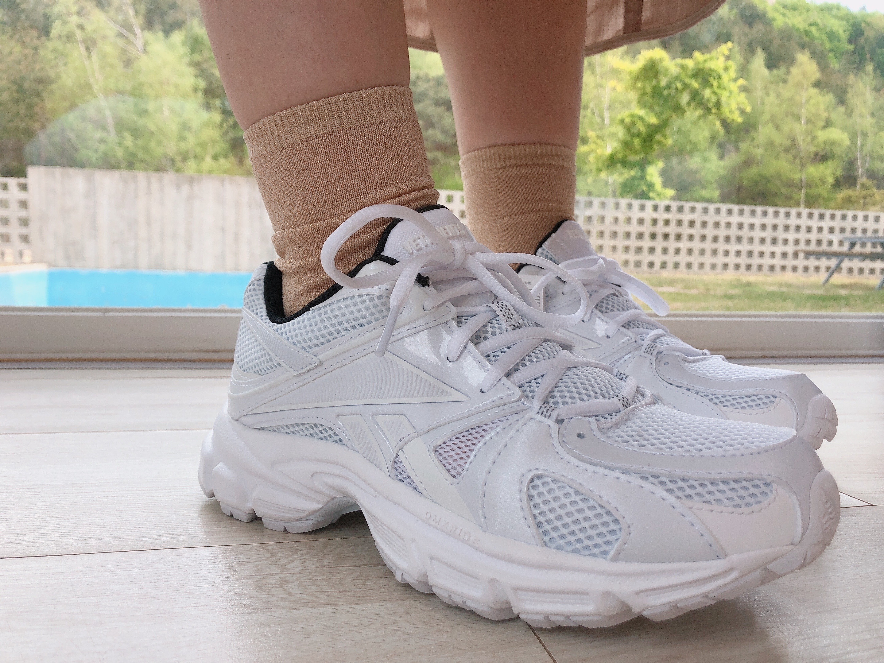 Reebok x Vetements Spike Runner 200 White 착용 스타일