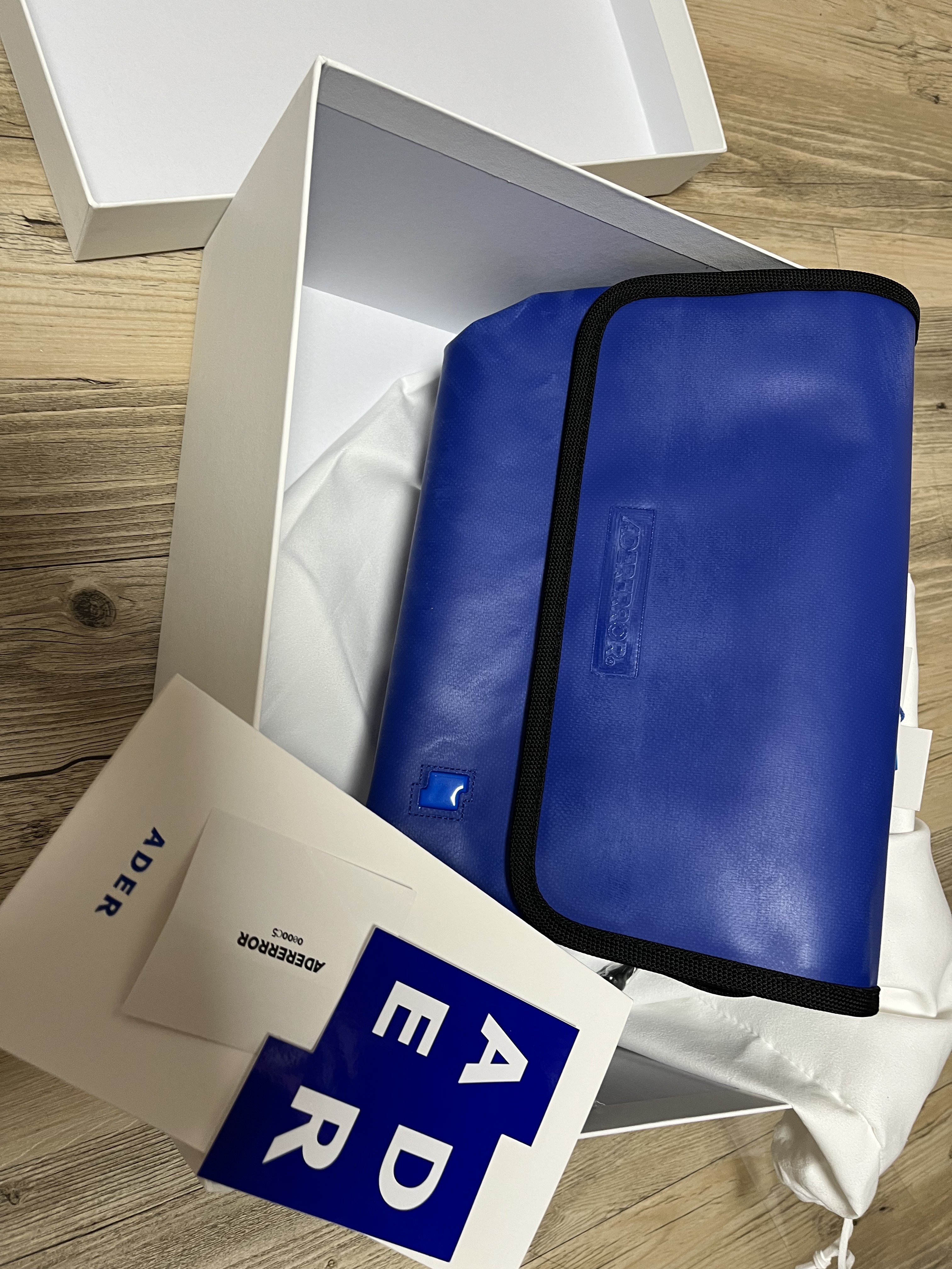 Ader Error Small Trace Esty Messanger Bag Z-Blue 착용 스타일 - 1
