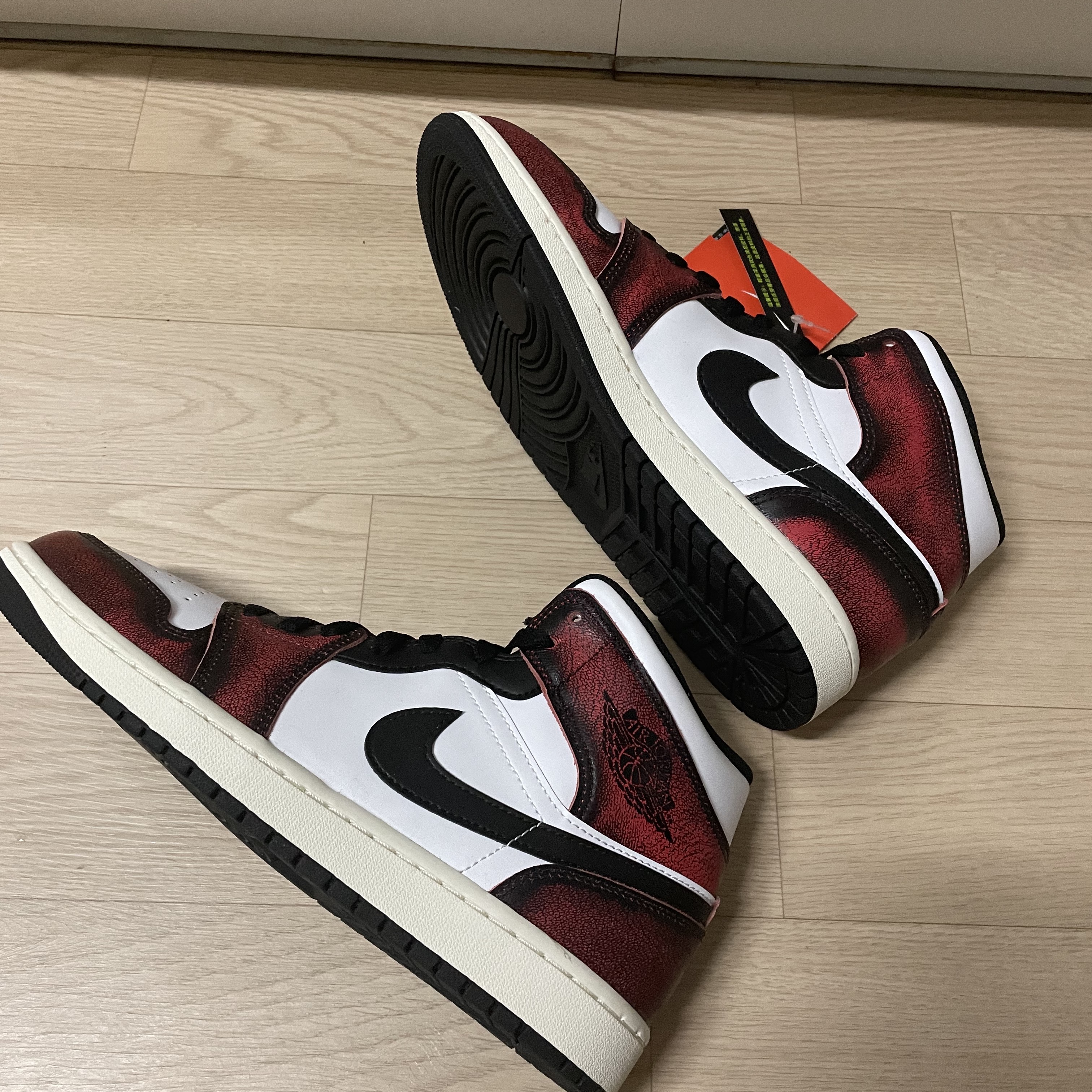 Jordan 1 Mid SE Infrared 23 착용 스타일 - 2