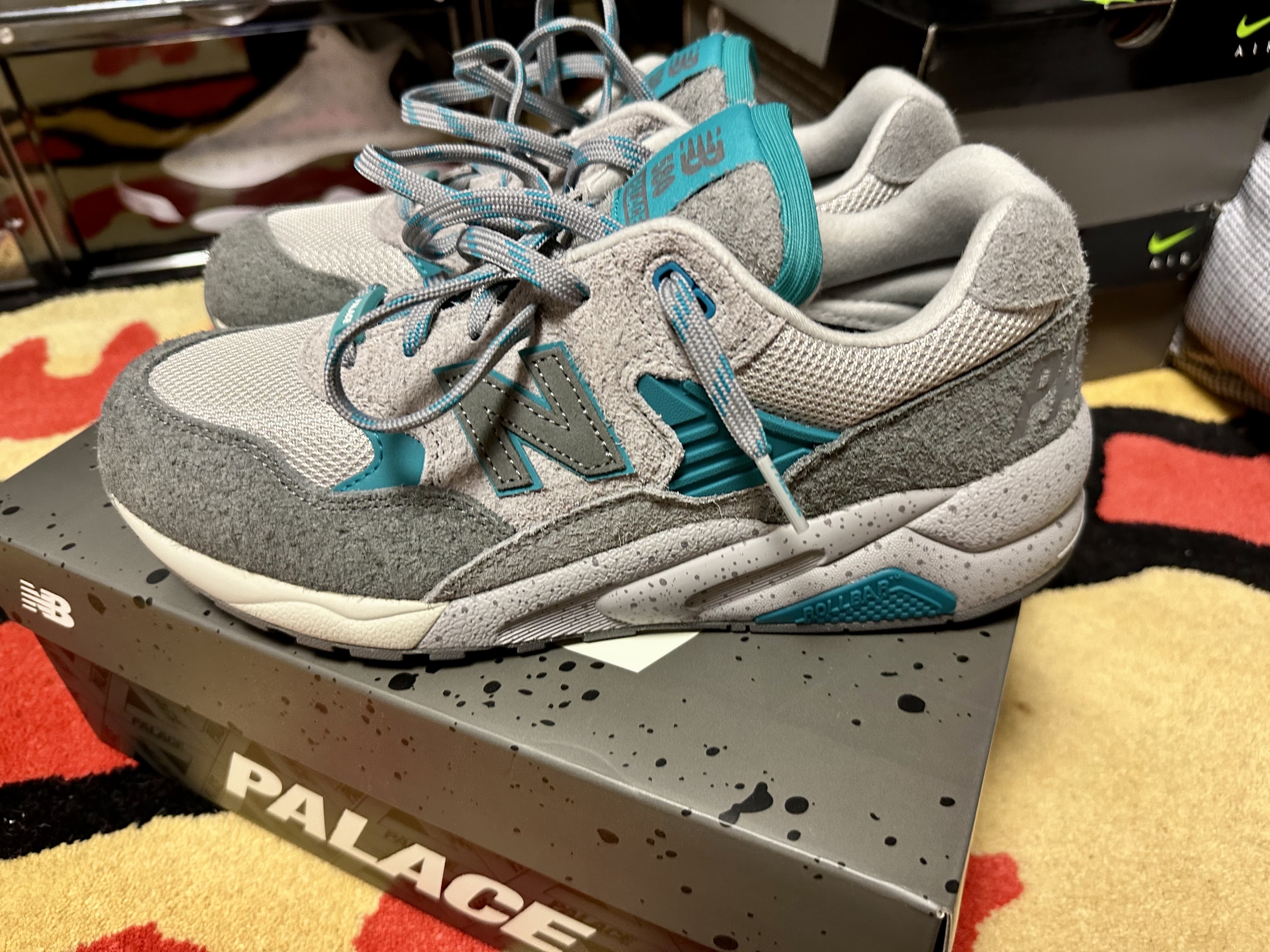 New Balance x Palace MT580 Gargoyle Lapis Blue 착용 스타일