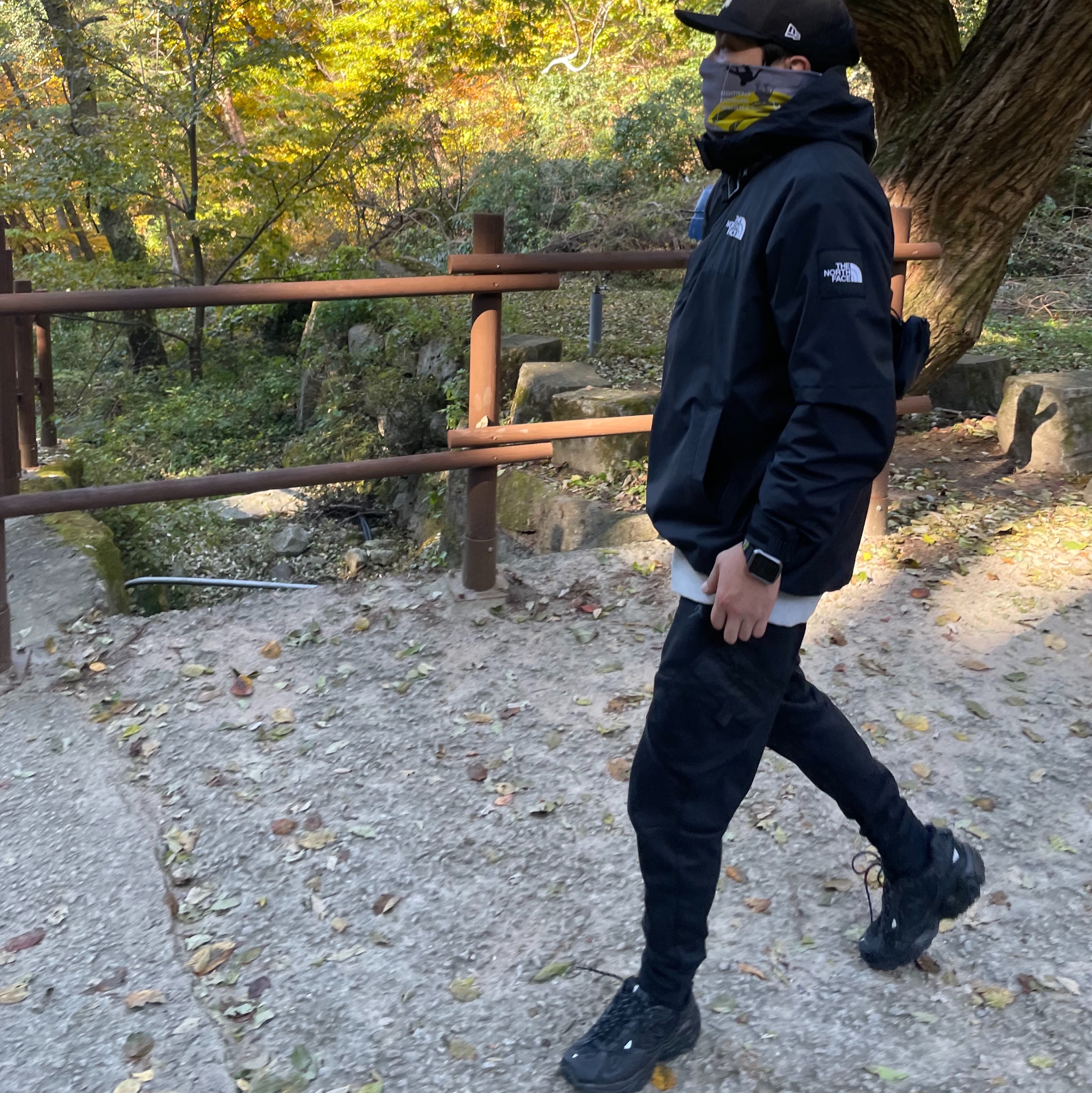 New Balance 703 Grey Black Orange, Apple Watch Nike SE 44mm GPS Space Gray Aluminum Case with Nike Sport Band Anthracite Black (Korean Ver.) 착용 스타일 - 1