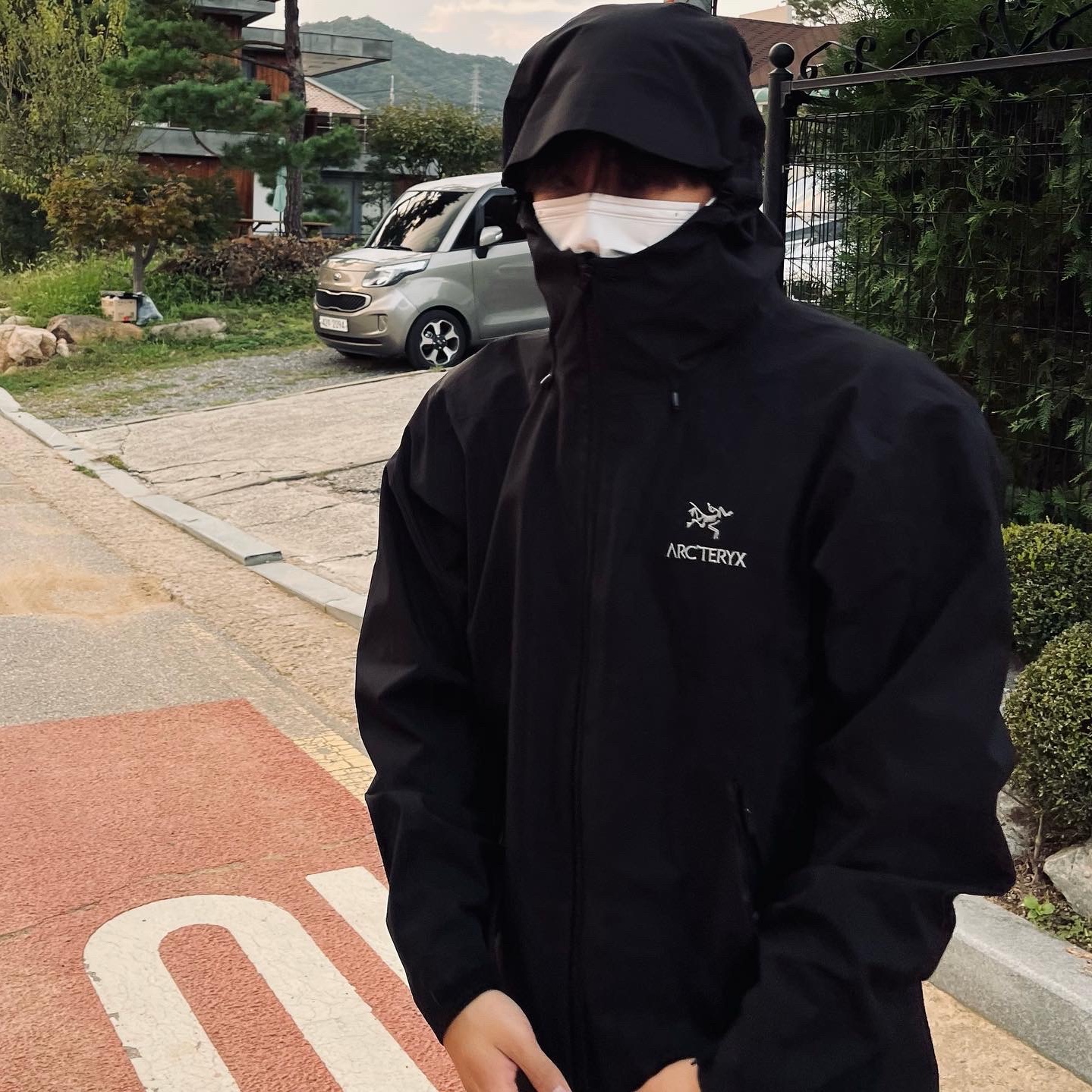 Arc'teryx Beta LT Jacket Black 착용 스타일