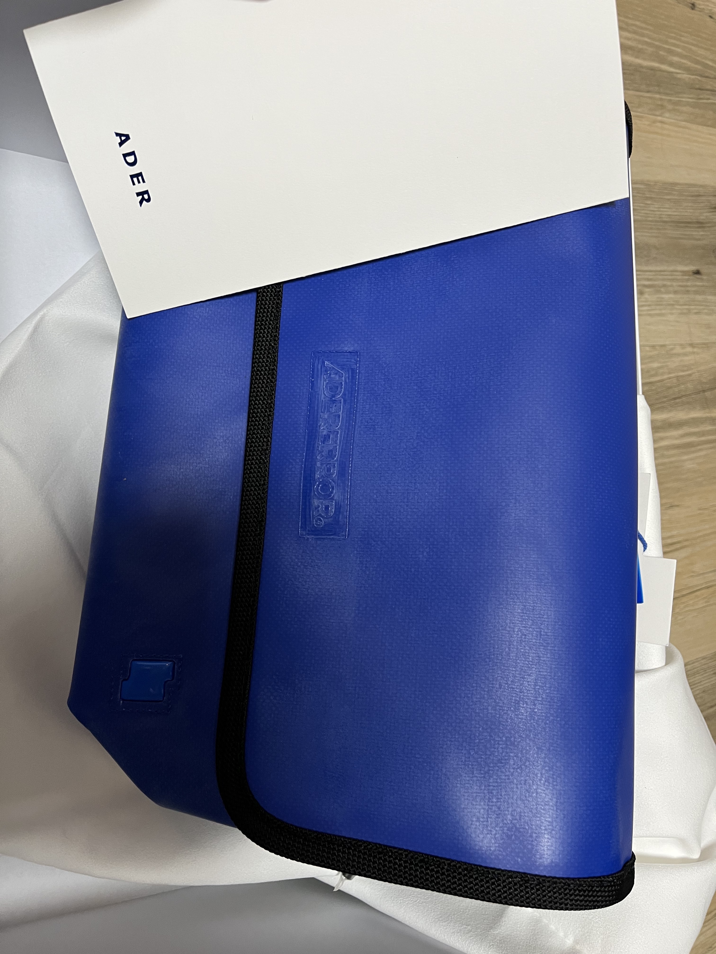 Ader Error Small Trace Esty Messanger Bag Z-Blue 착용 스타일 - 2
