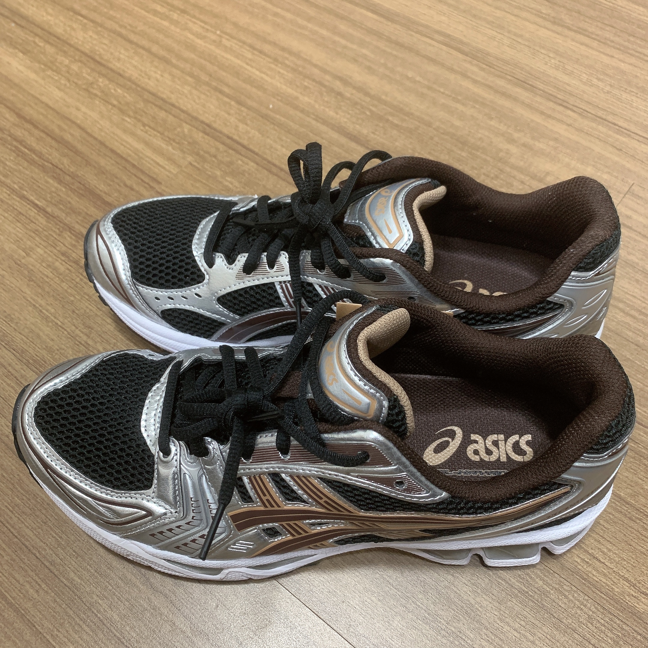 Asics Gel-Kayano 14 Black Coffee 착용 스타일 - 1
