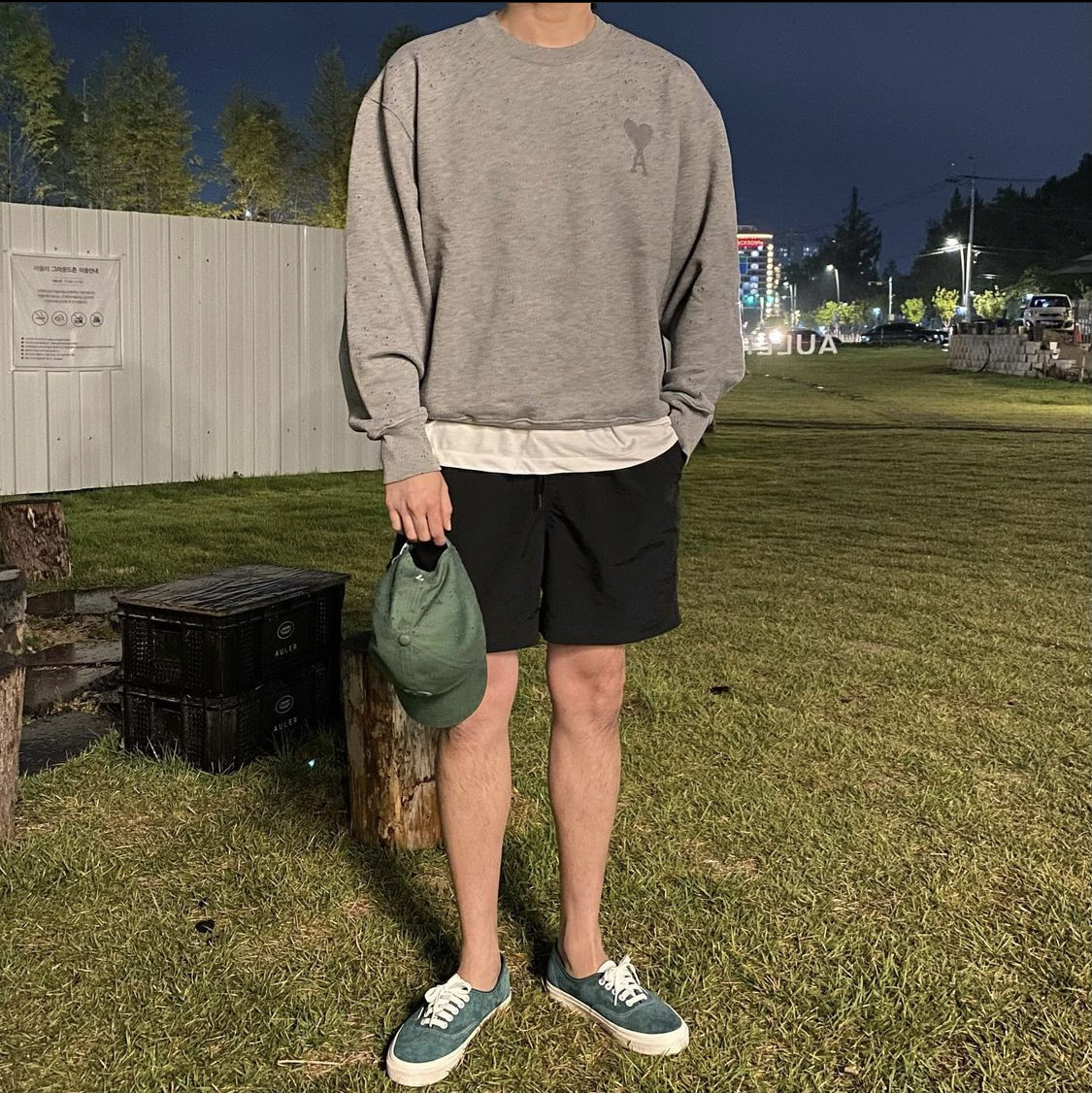 AMI de Coeur Tone-On-Tone Sweatshirt Heather Grey 착용 스타일