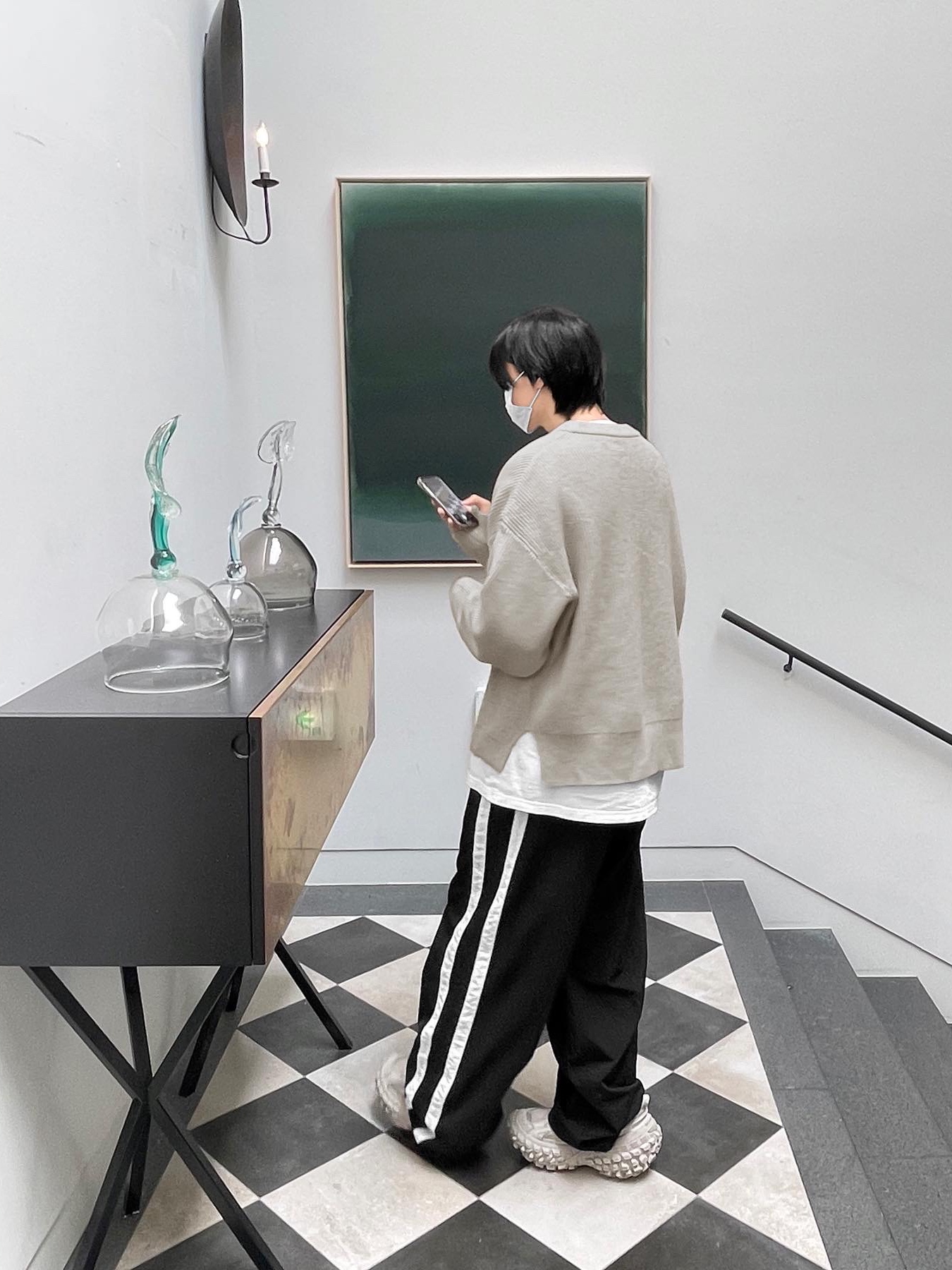 Balenciaga Defender Sneakers Beige 착용 스타일 - 1