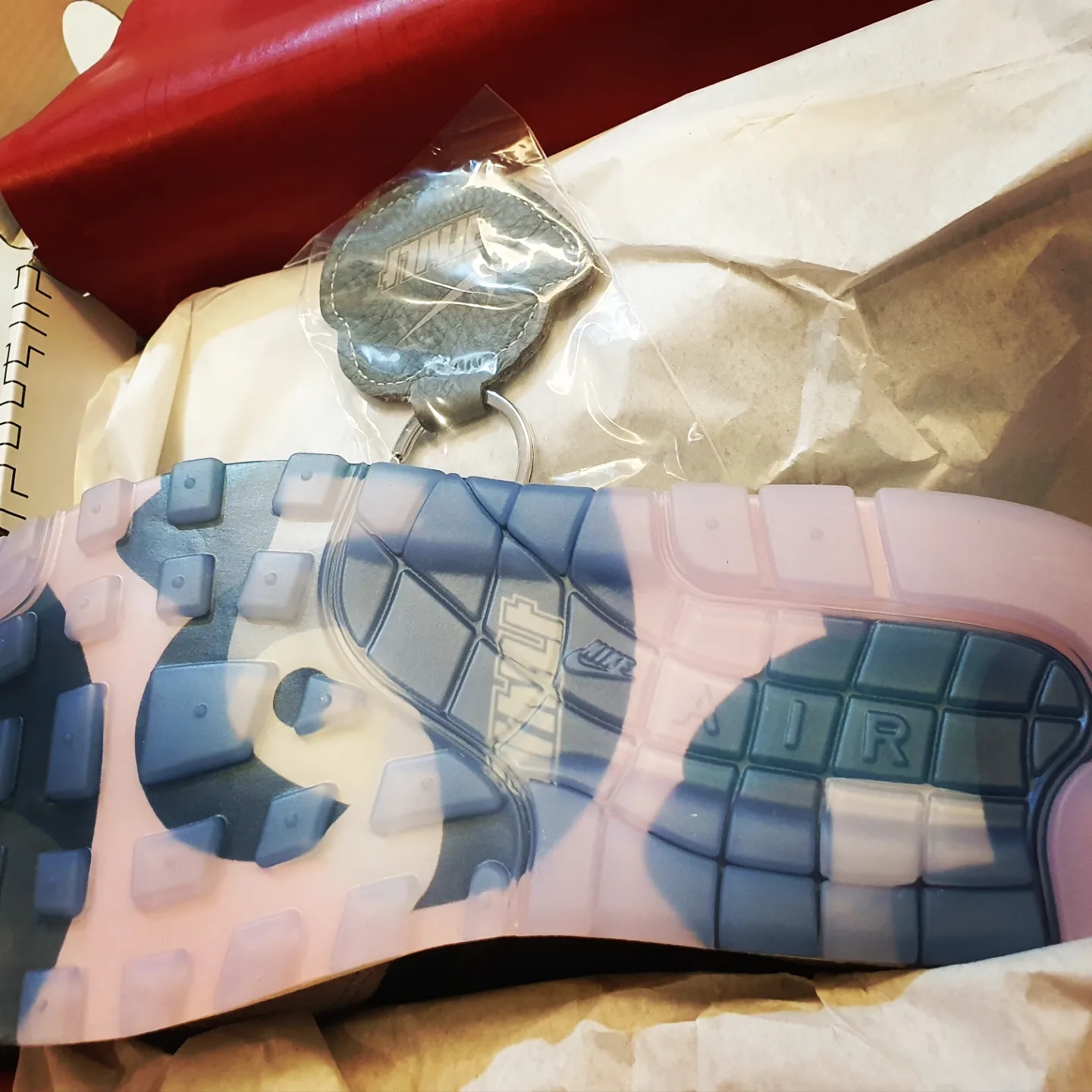 Jordan 1 Retro High OG Dark Marina Blue, Nike x Kasina Air Max 1 SP Won-Ang Particle Grey 착용 스타일 - 2