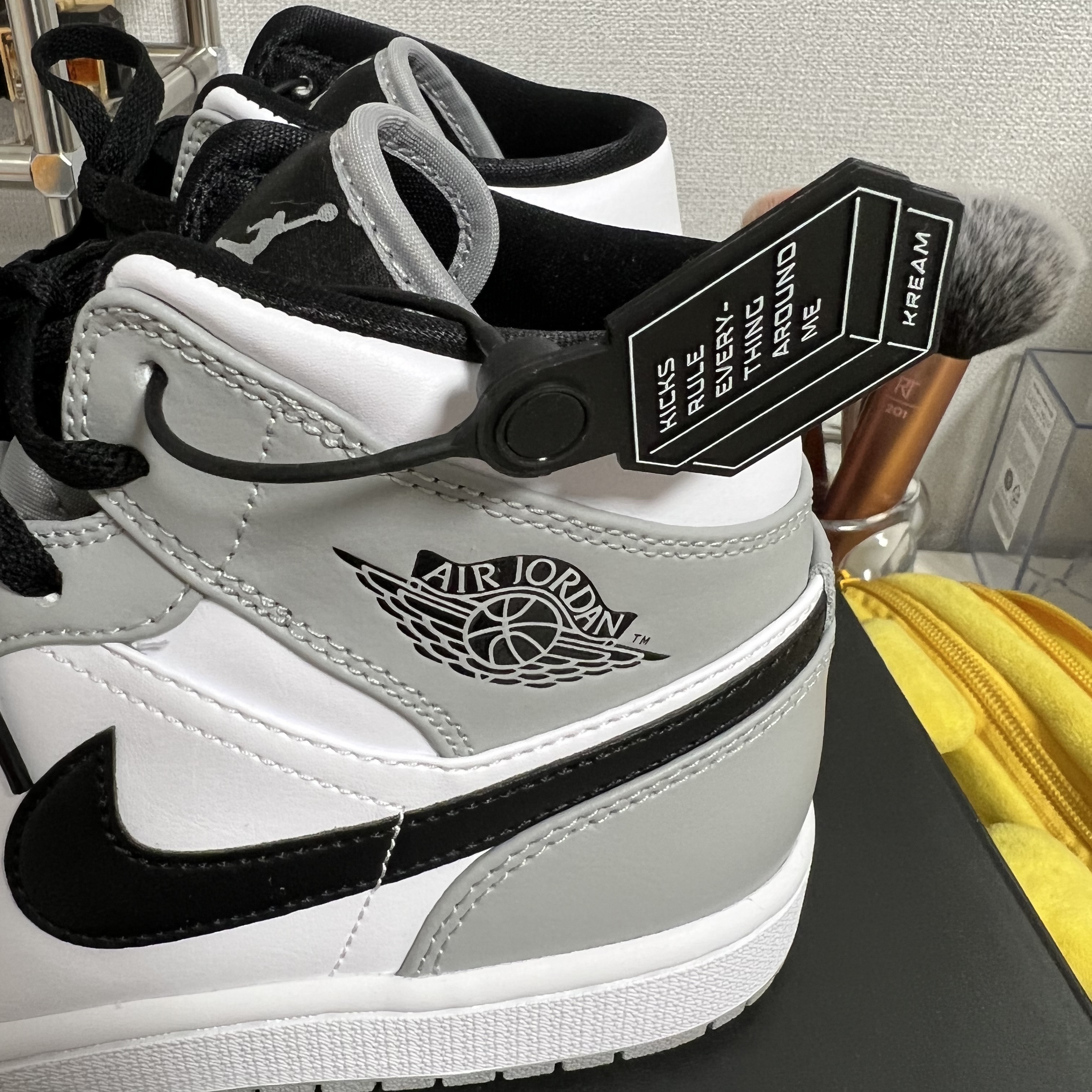 Jordan 1 Mid Light Smoke Grey 착용 스타일 - 3