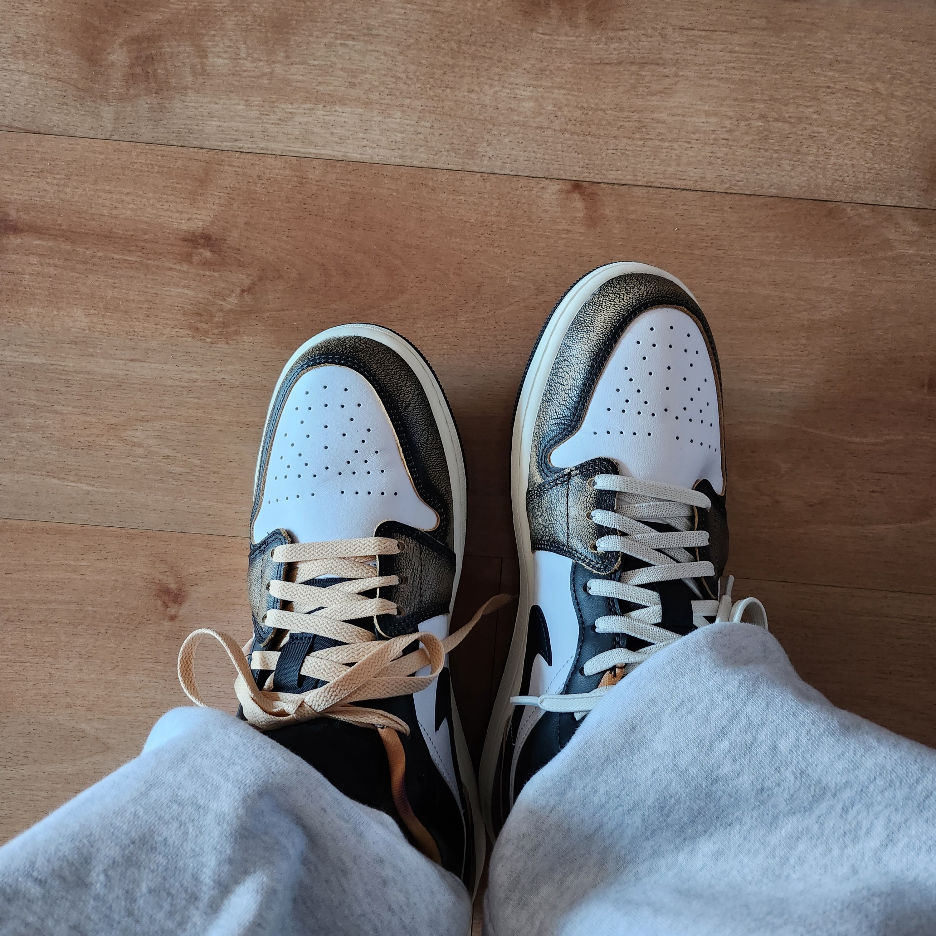 Jordan 1 Low SE Black White Onyx 착용 스타일 - 3