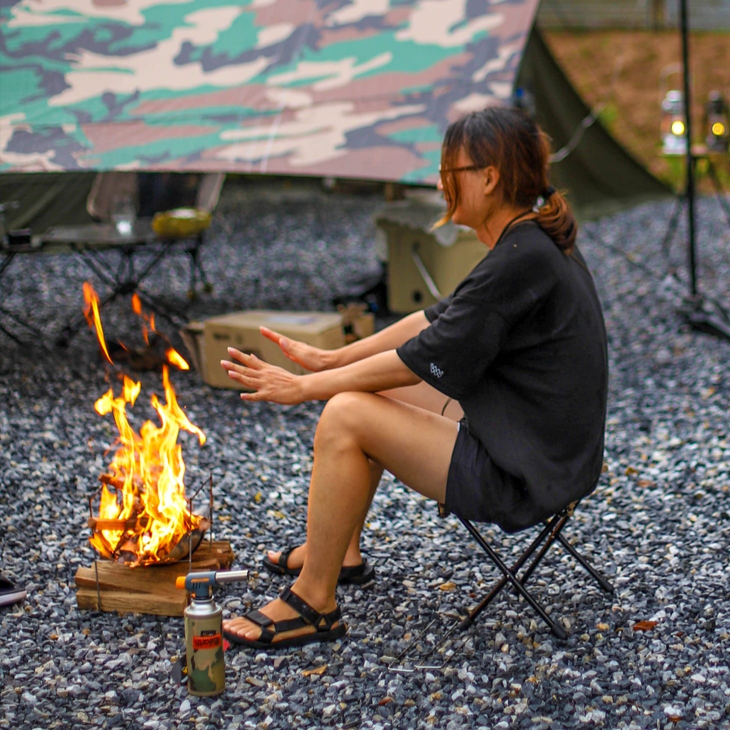 Helinox Tactical Speed Stool M Multicam 착용 스타일