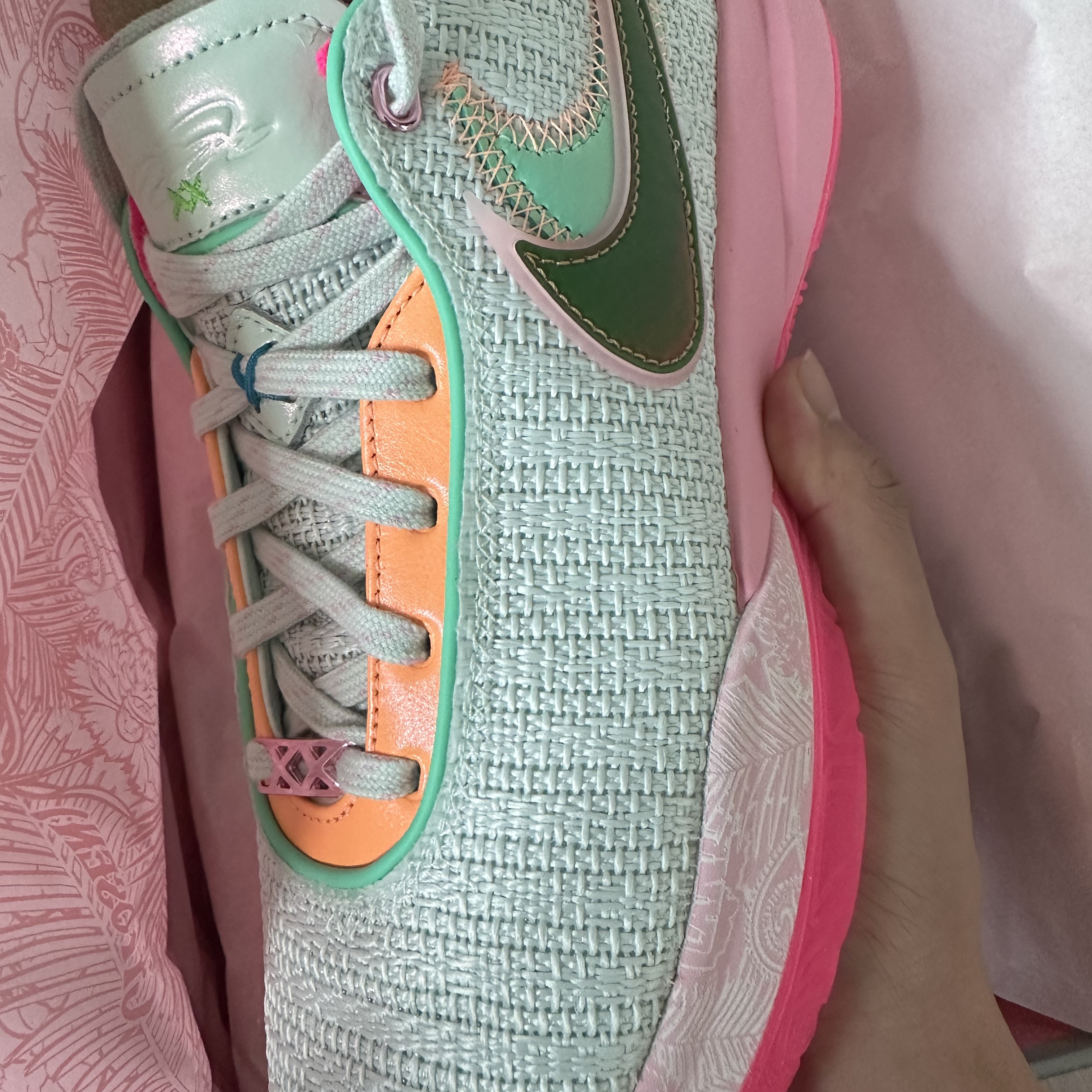 Nike LeBron XX EP Barely Green 착용 스타일
