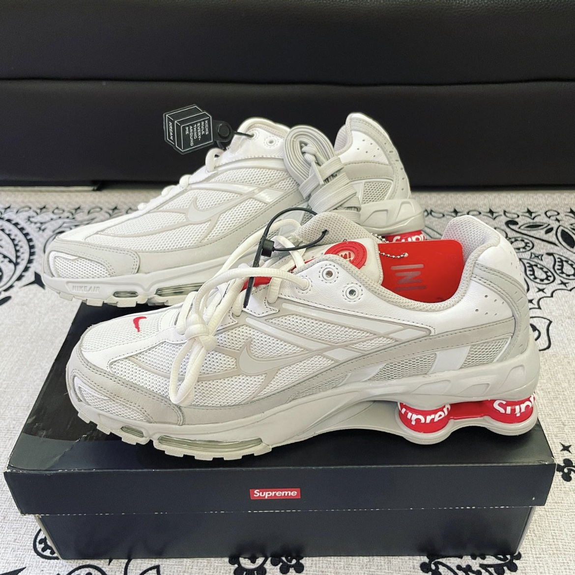 Nike x Supreme Shox Ride 2 SP White 착용 스타일 - 1