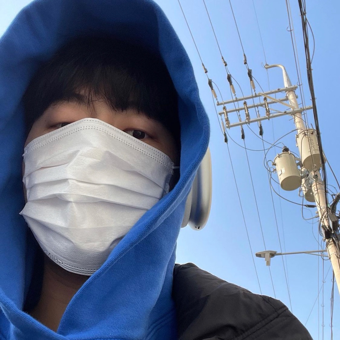 Yeezy Gap Hoodie Blue, Apple AirPods Max Lightning Silver (Korean Ver.) 착용 스타일