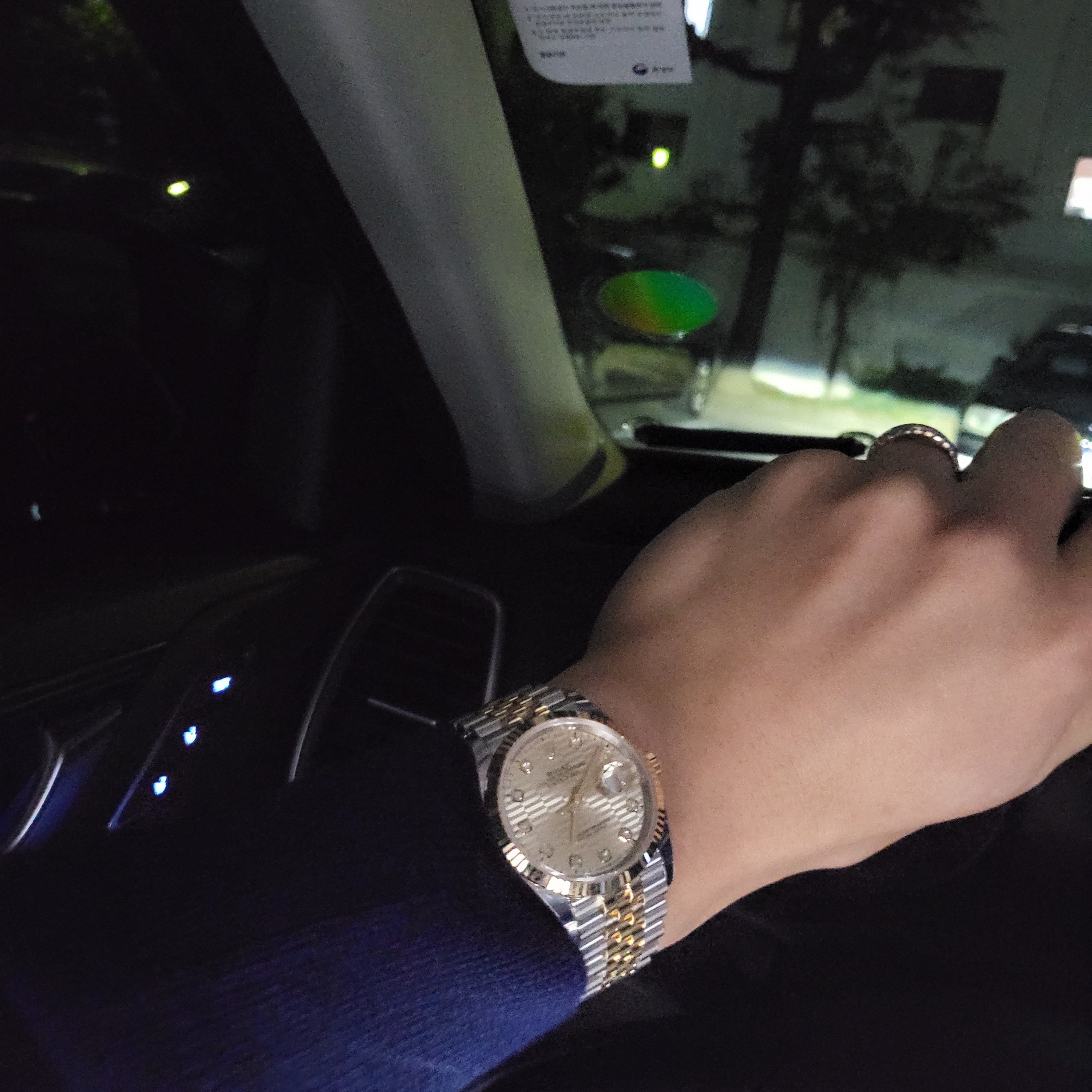 Rolex Datejust 36mm 126233 Fluted Motif Golden Diamond-Set Jubilee, Maison Kitsune Fox Head Patch Classic Cardigan Navy Melange 착용 스타일