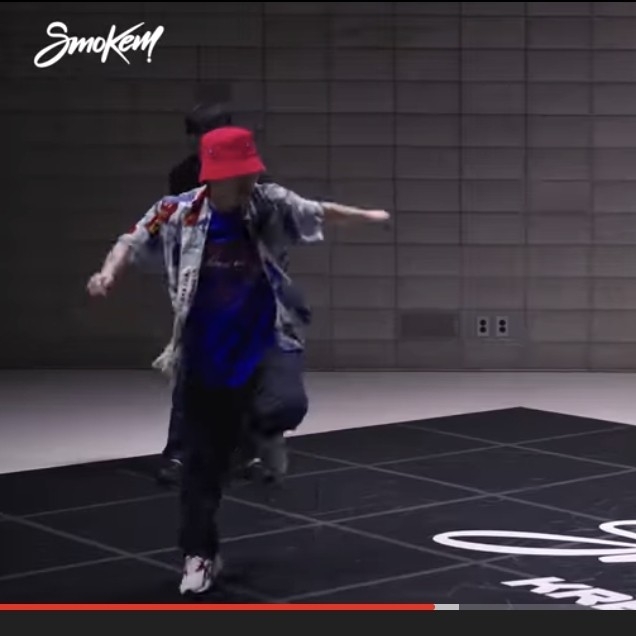 [KREAM 단독] The Museum Visitor Heart Sprayed Sweatshirt Grey - 22PF 착용 스타일 - 2