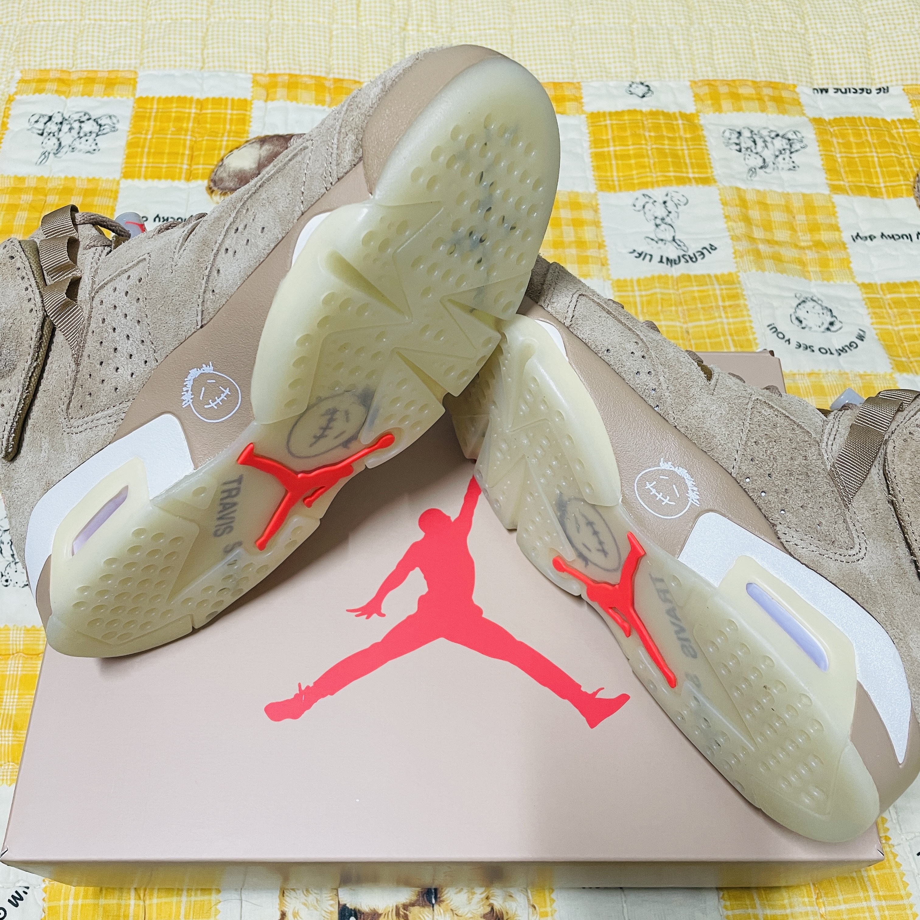 Jordan 6 x Travis Scott Retro SP British Khaki 착용 스타일 - 3