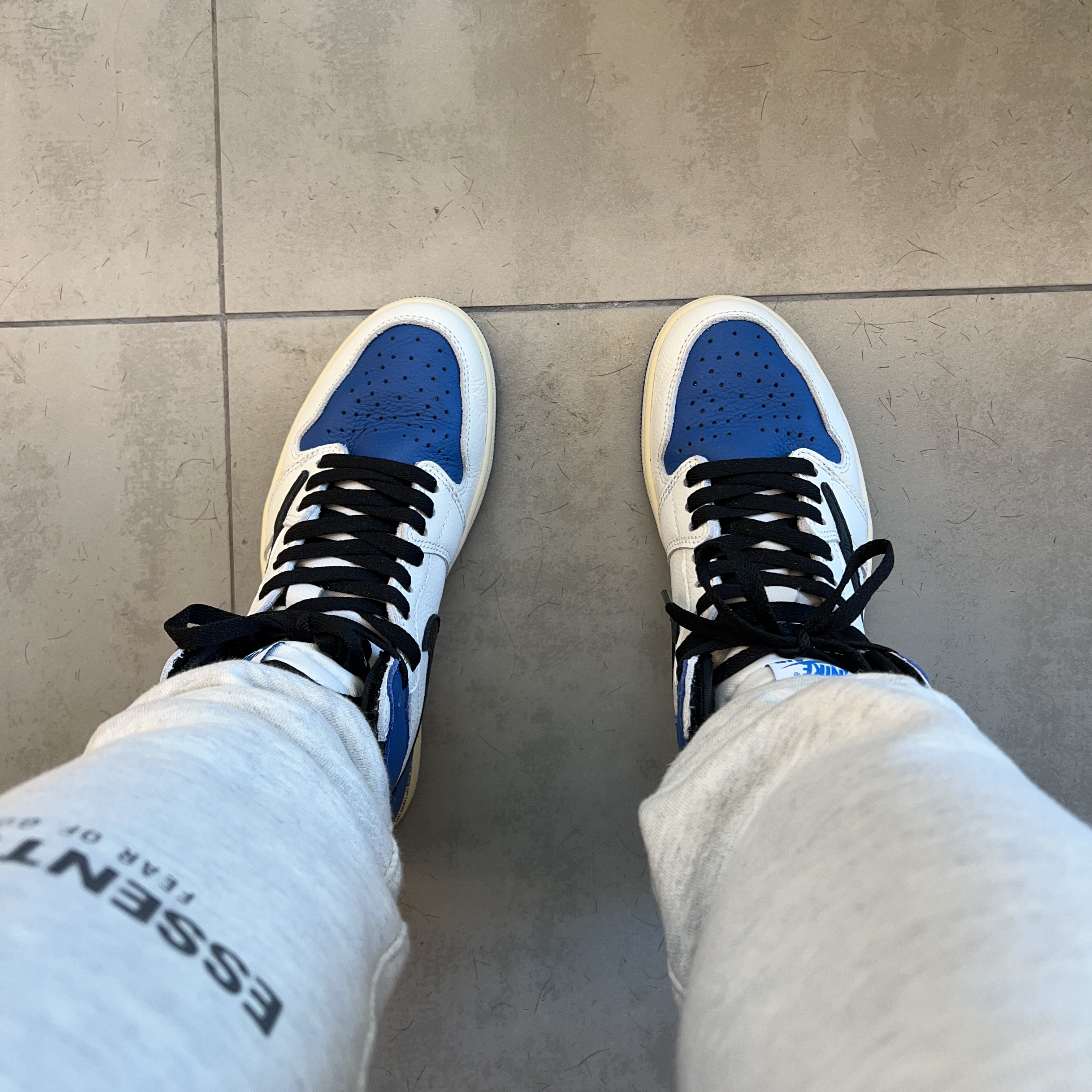 Jordan 1 x Travis Scott x Fragment Retro High OG SP Military Blue 착용 스타일